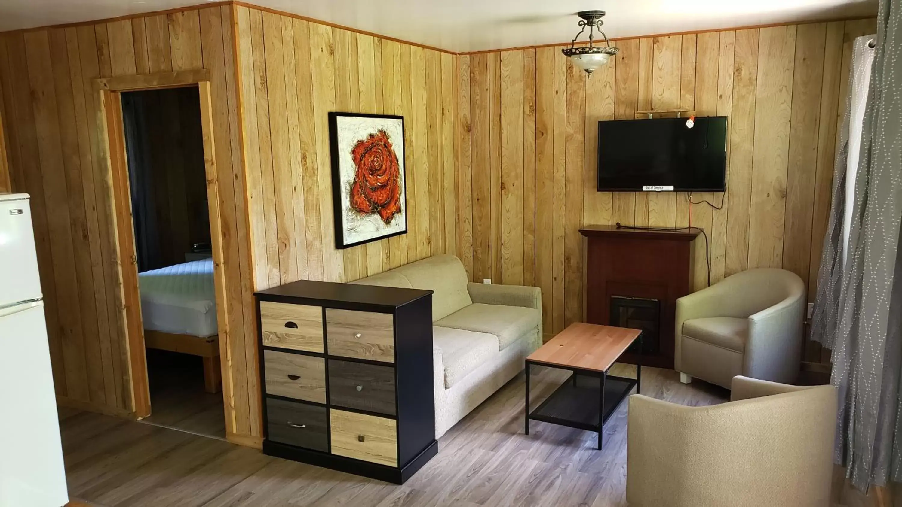 TV/Entertainment Center in Parkway Cottage Resort and Trading Post