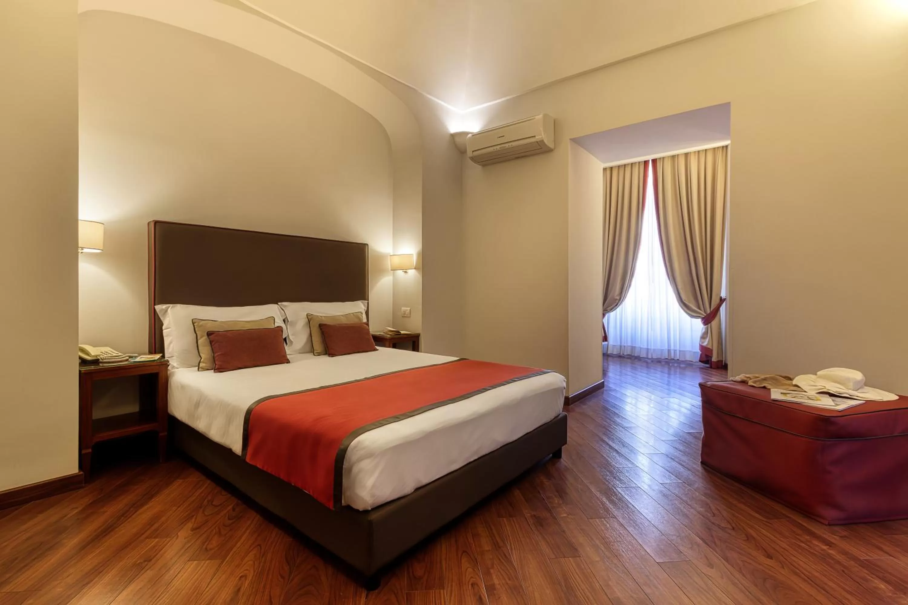 Photo of the whole room, Bed in Decumani Hotel De Charme