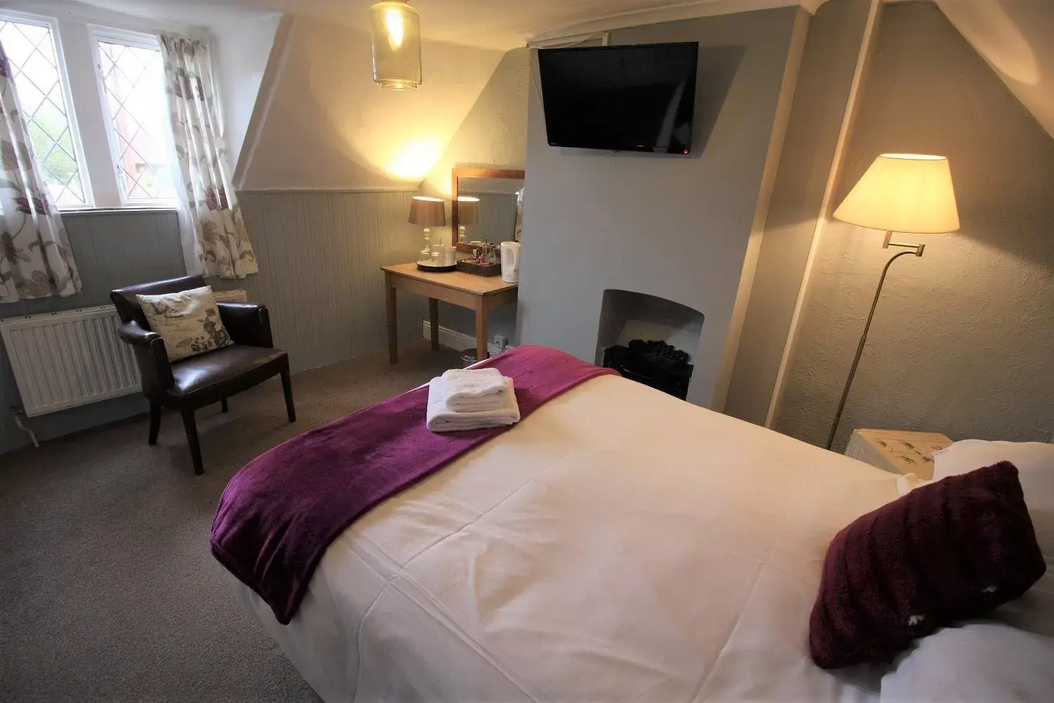 Bedroom, TV/Entertainment Center in The Carpenters Arms