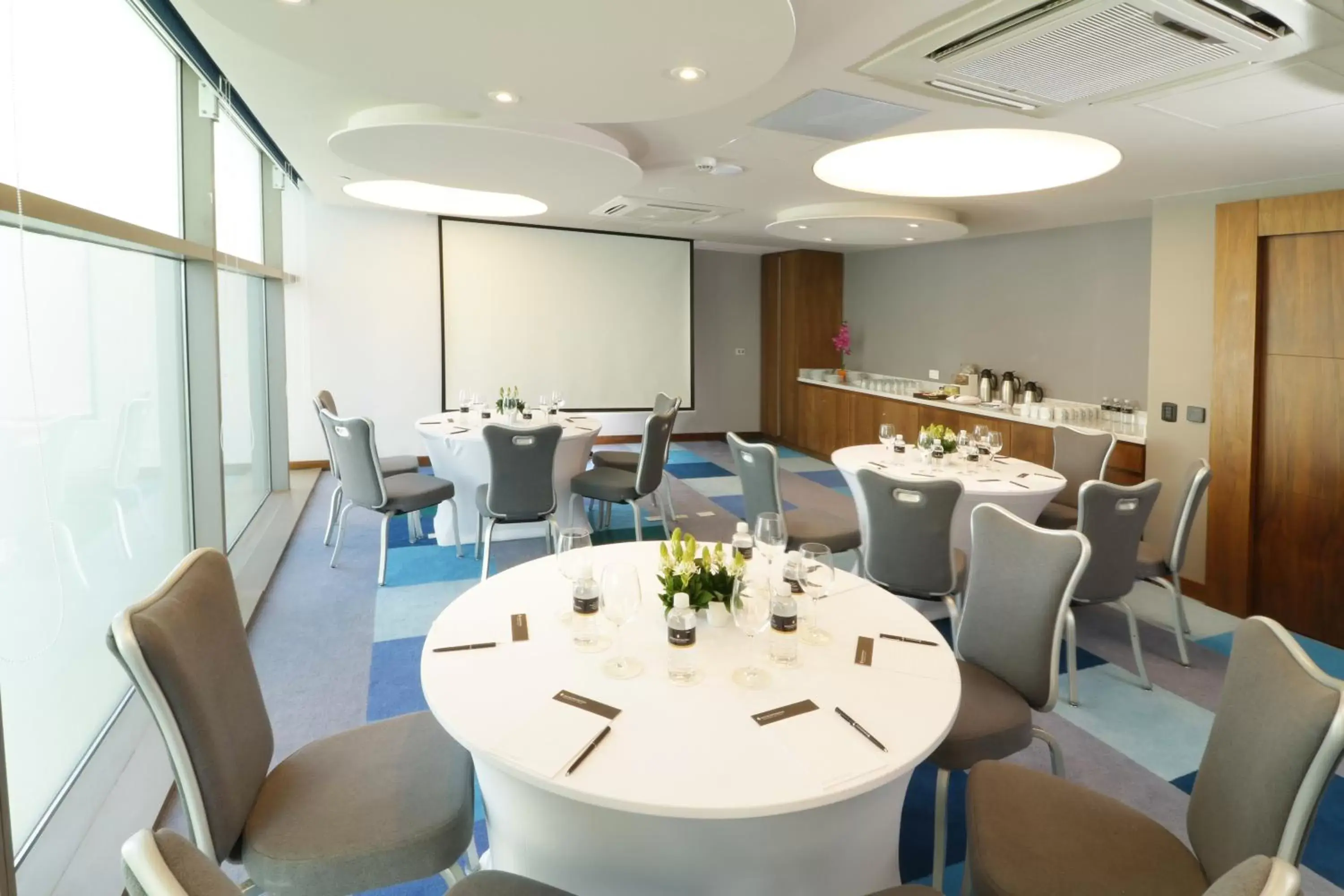 Meeting/conference room, Restaurant/Places to Eat in Hotel InterContinental Cartagena, an IHG Hotel