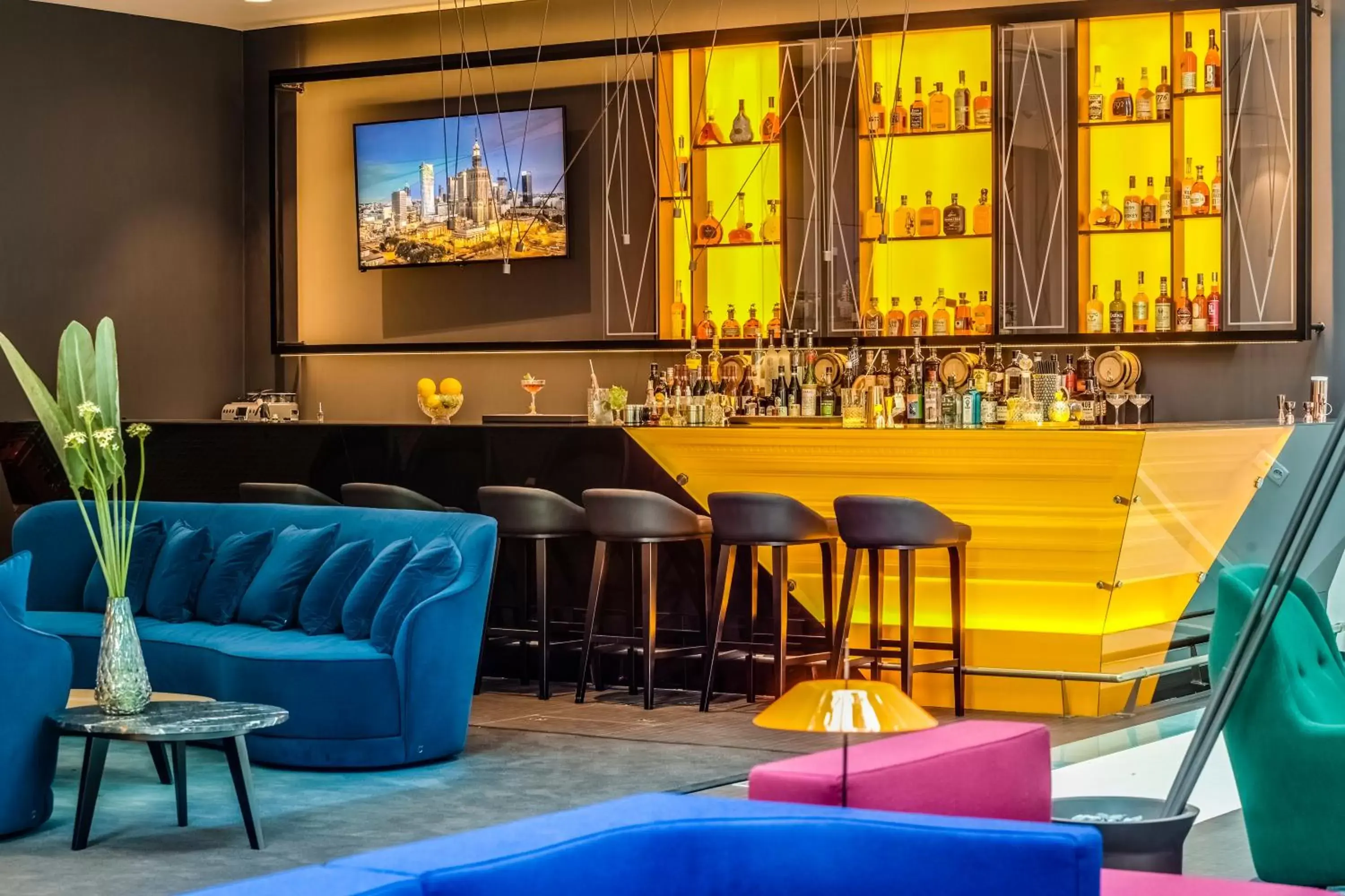 Lounge or bar, Restaurant/Places to Eat in Hotel Indigo Warsaw Nowy Świat, an IHG Hotel