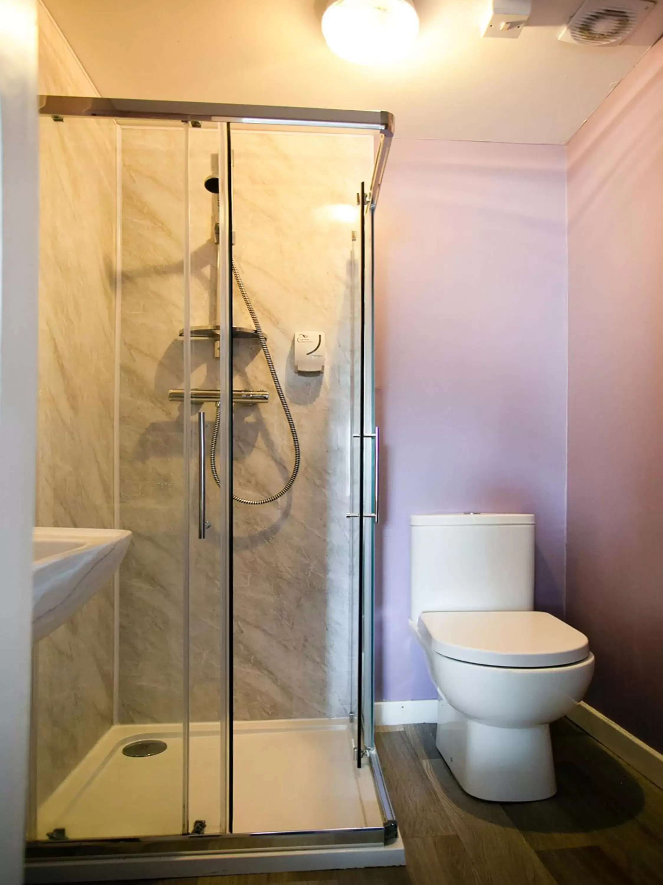 Bathroom in The Breadalbane Arms Room Only Hotel