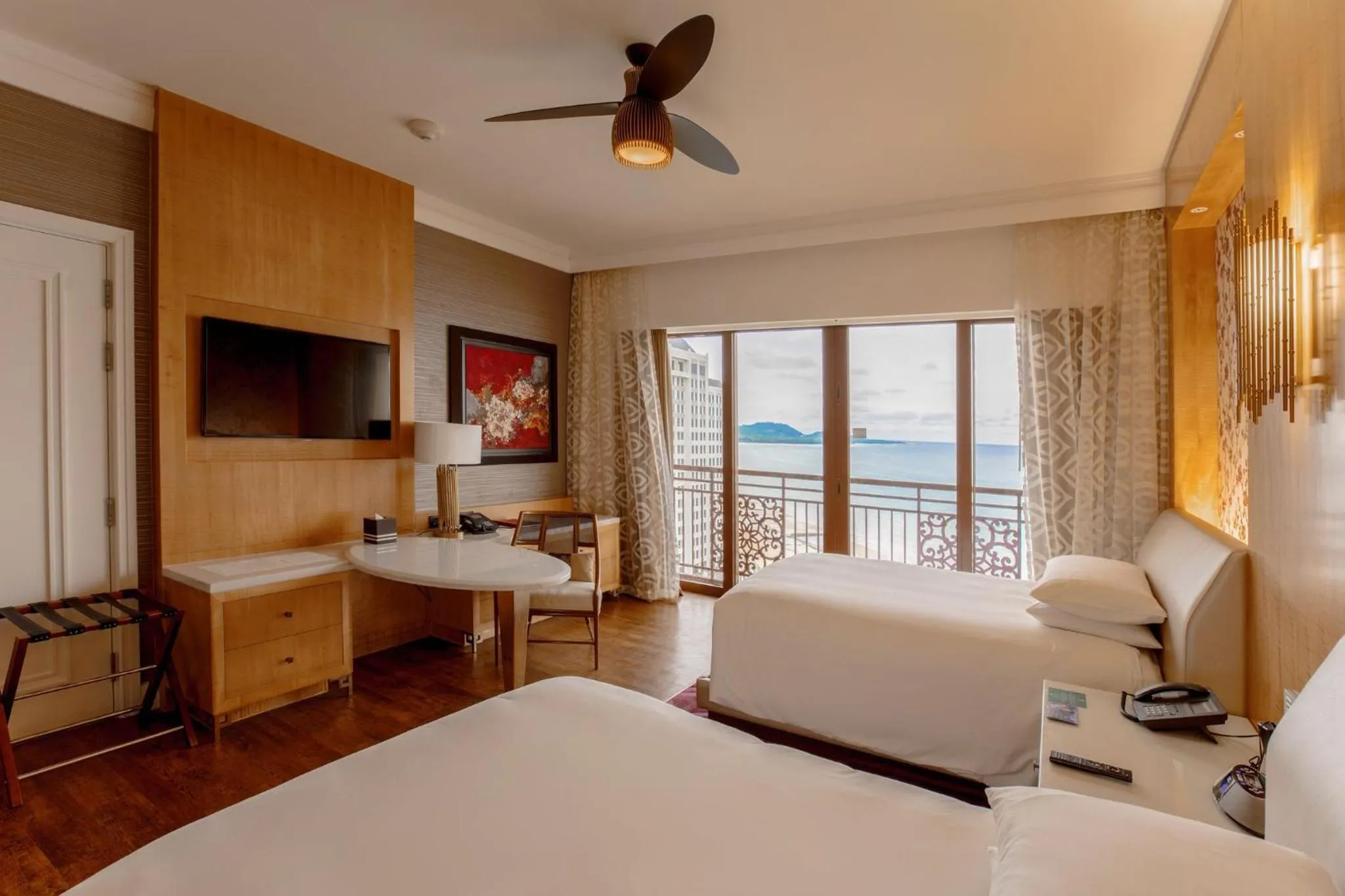 Photo of the whole room, Bed in InterContinental Grand Ho Tram