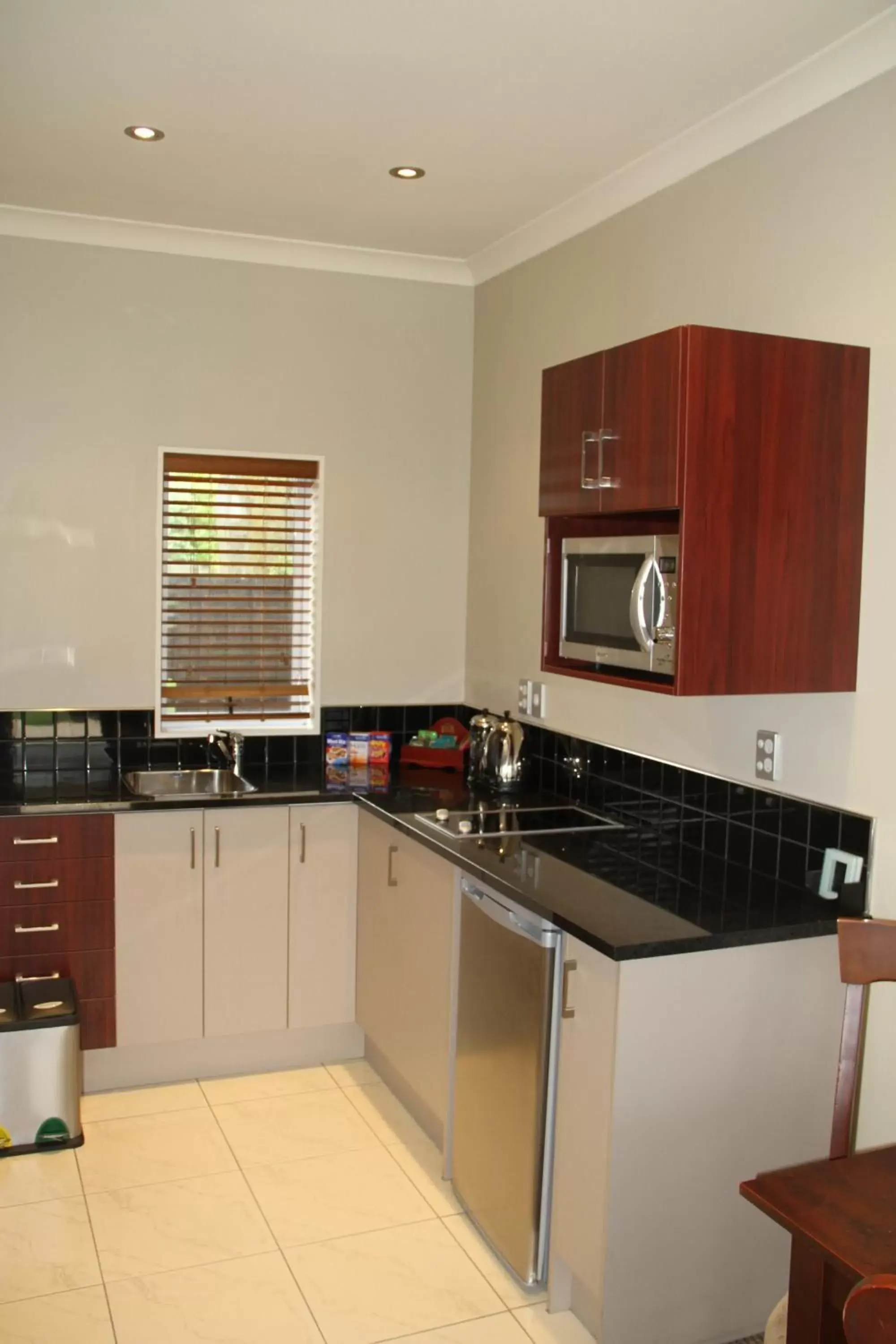 Kitchen or kitchenette, Kitchen/Kitchenette in Merivale Manor