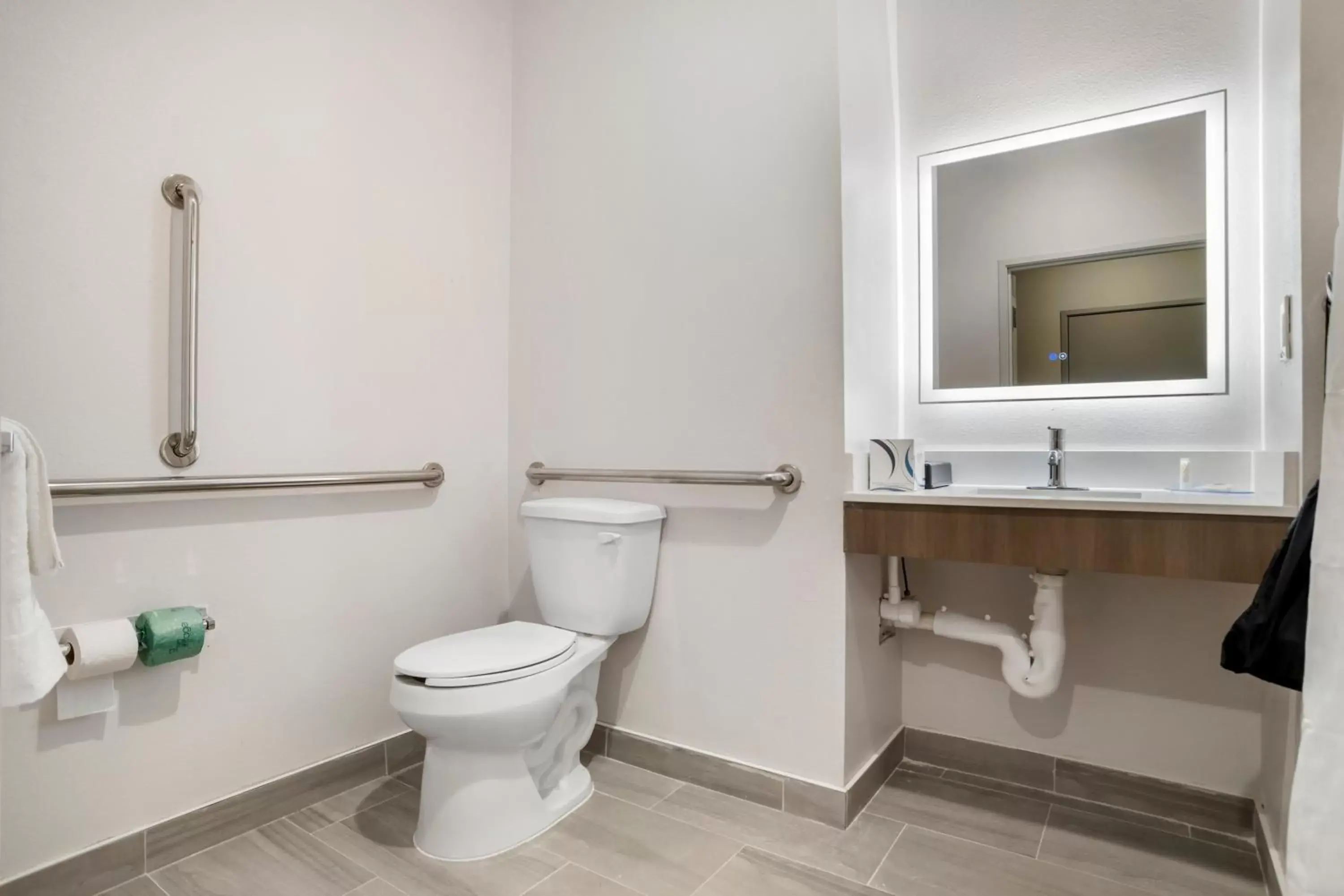 One Room Suite with Tub - Disability Access/Non Smoking in Comfort Inn & Suites One Room Suite with Tub - Disability Access/Non Smoking in Comfort Inn & Suites