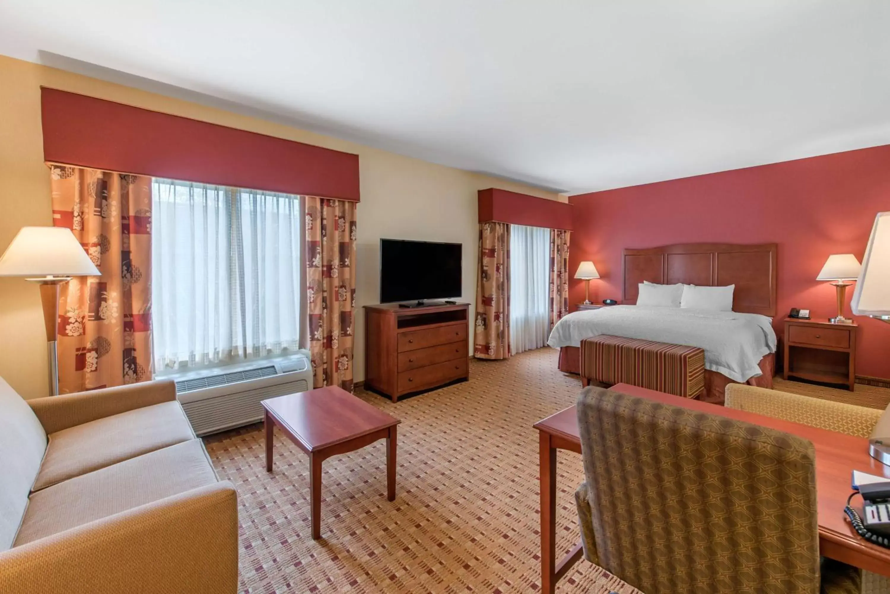 Bedroom in Hampton Inn & Suites Arcata