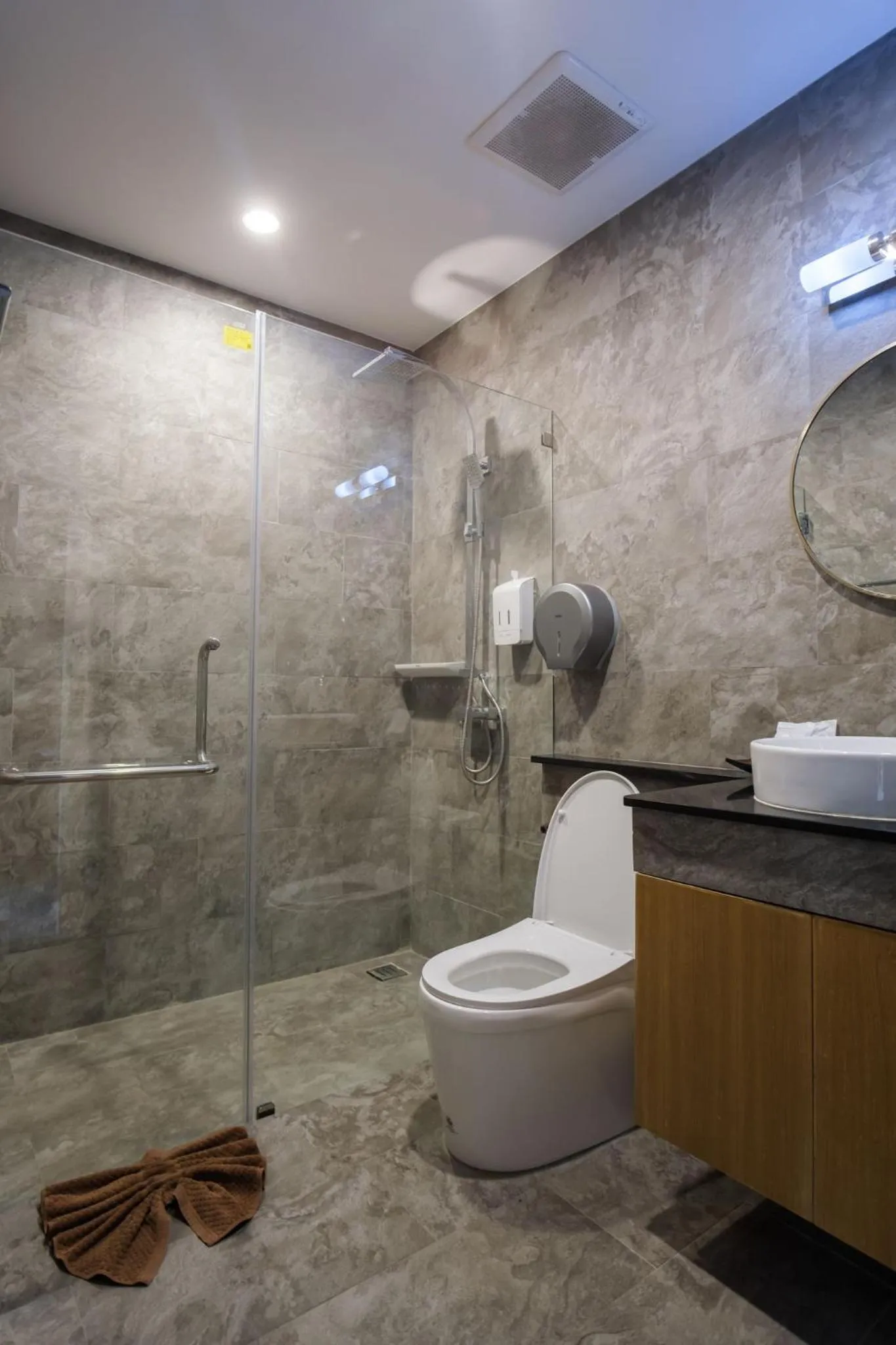 Shower in Cliff Lanta Suite-Koh Lanta Krabi