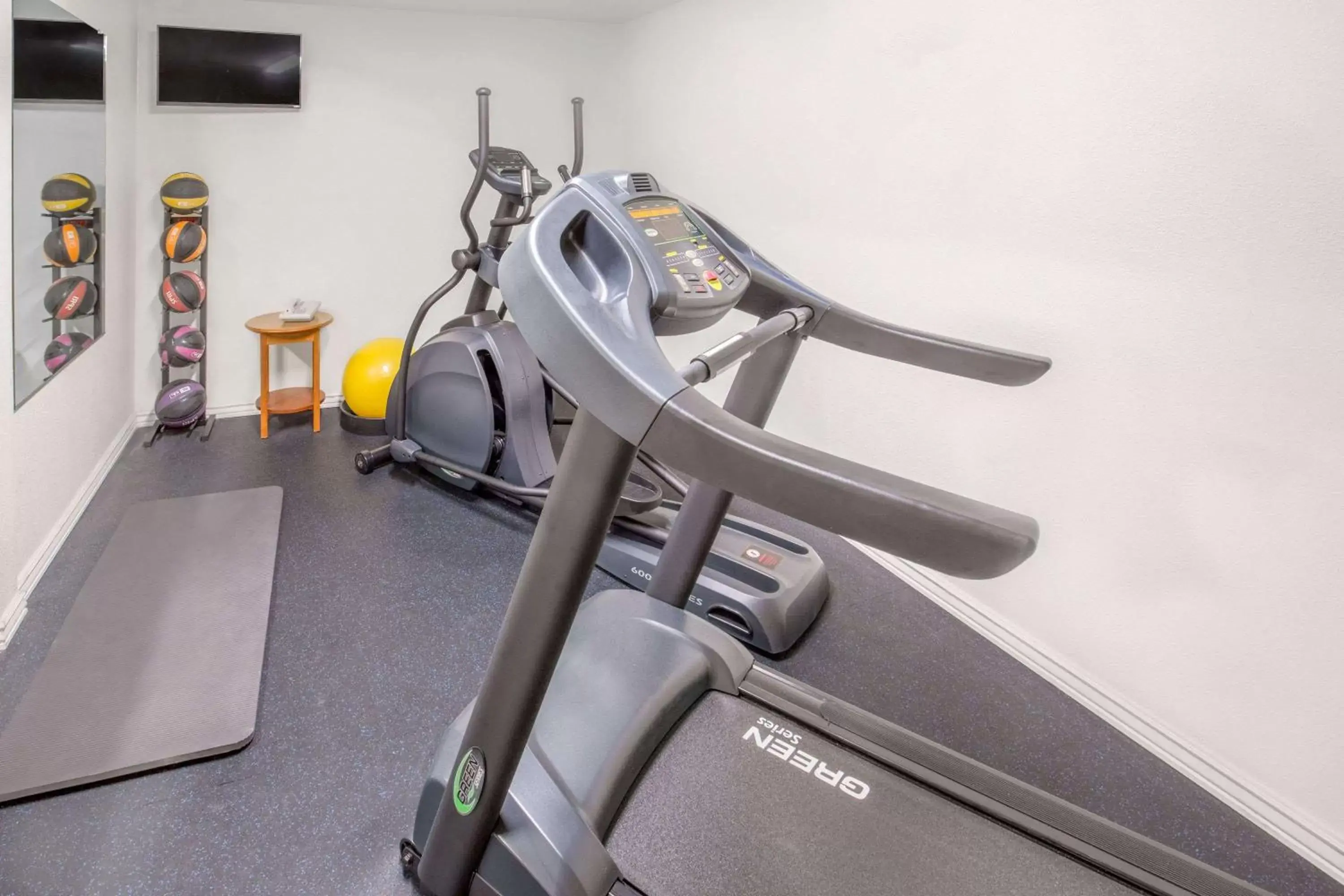 Fitness centre/facilities, Fitness Center/Facilities in Days Inn by Wyndham Eureka CA