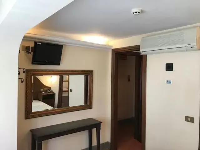 TV/Entertainment Center in Hotel OKAPI