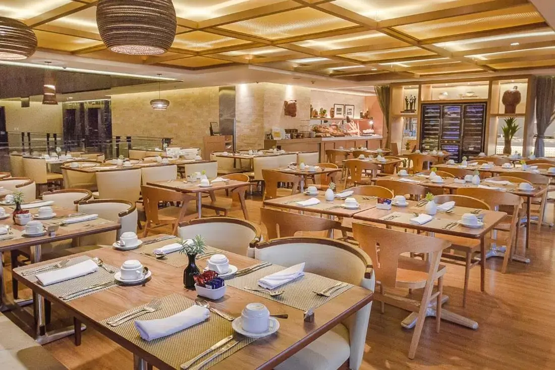 Restaurant/Places to Eat in Hotel Gran Marquise