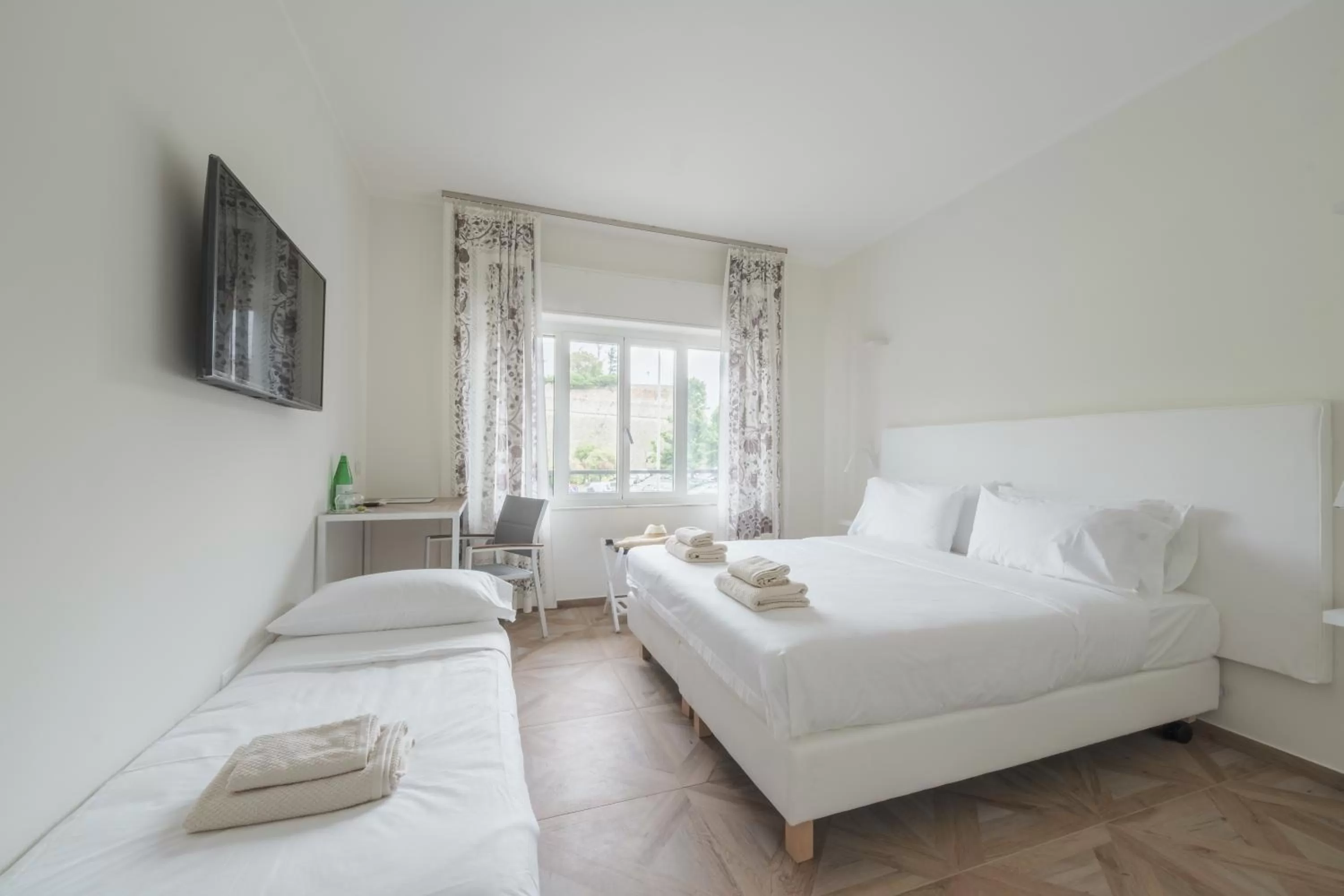 Bedroom, Bed in Supernova