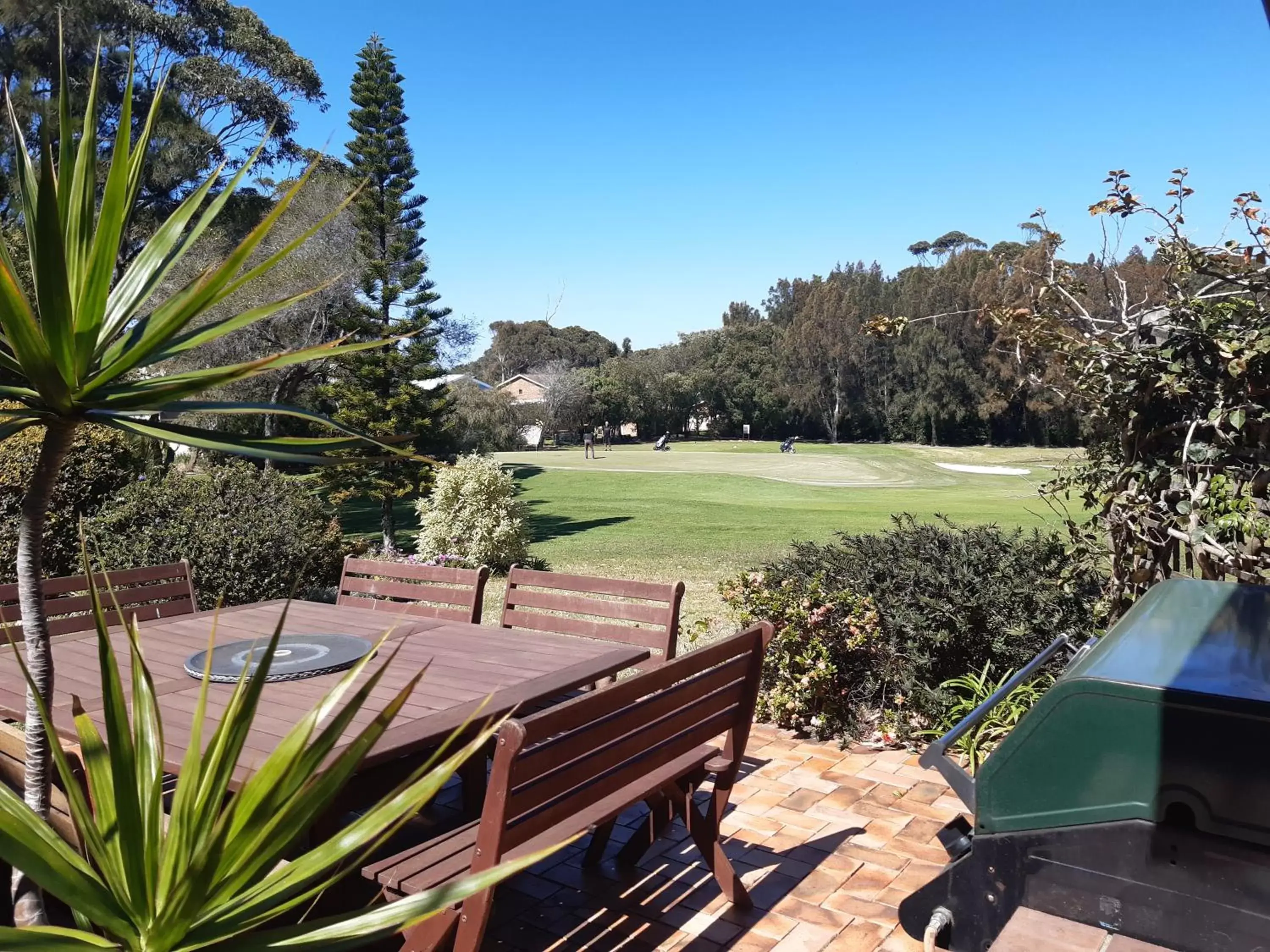 BBQ facilities in Dolphins of Mollymook Motel and Fifth Green Apartments