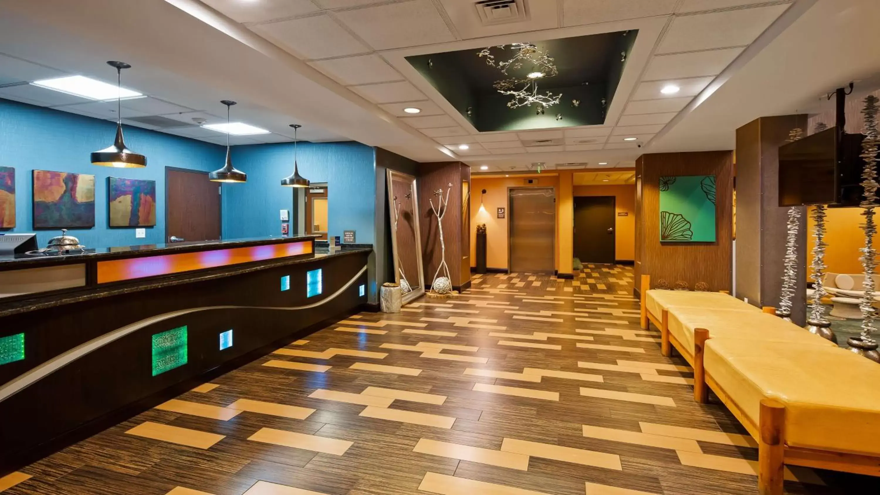 Lobby or reception in Best Western Plus Chain of Lakes Inn & Suites