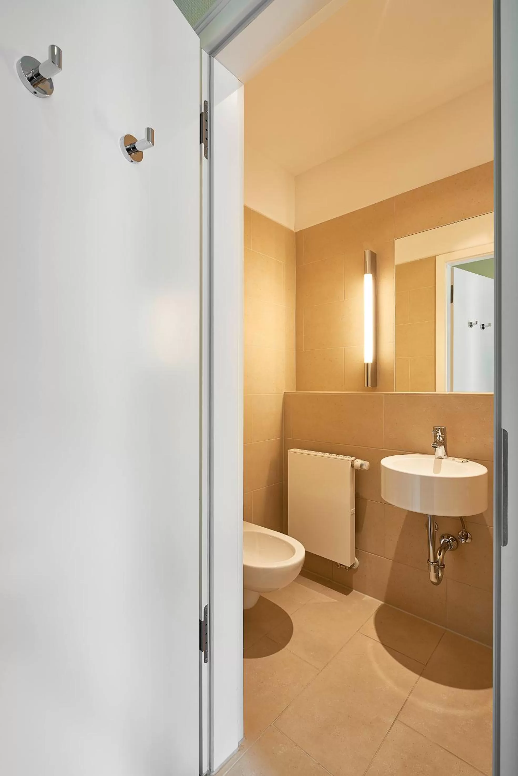 Toilet in Hotel Elbresidenz an der Therme