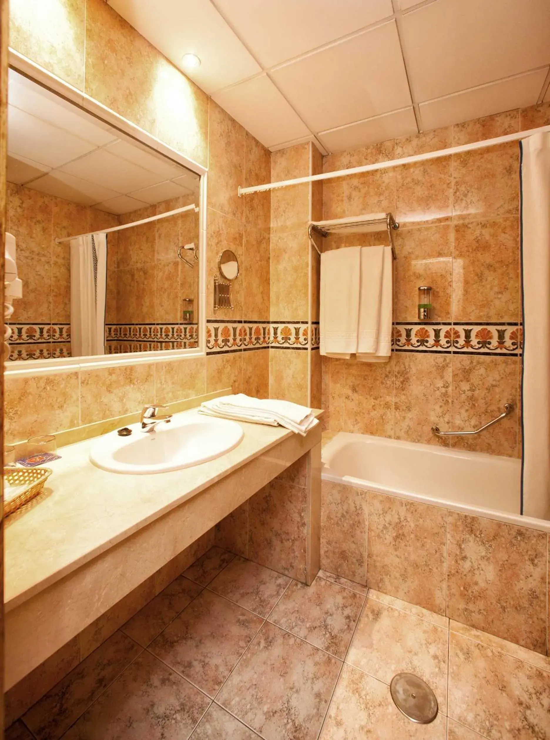 Bathroom in Hotel Torrepalma