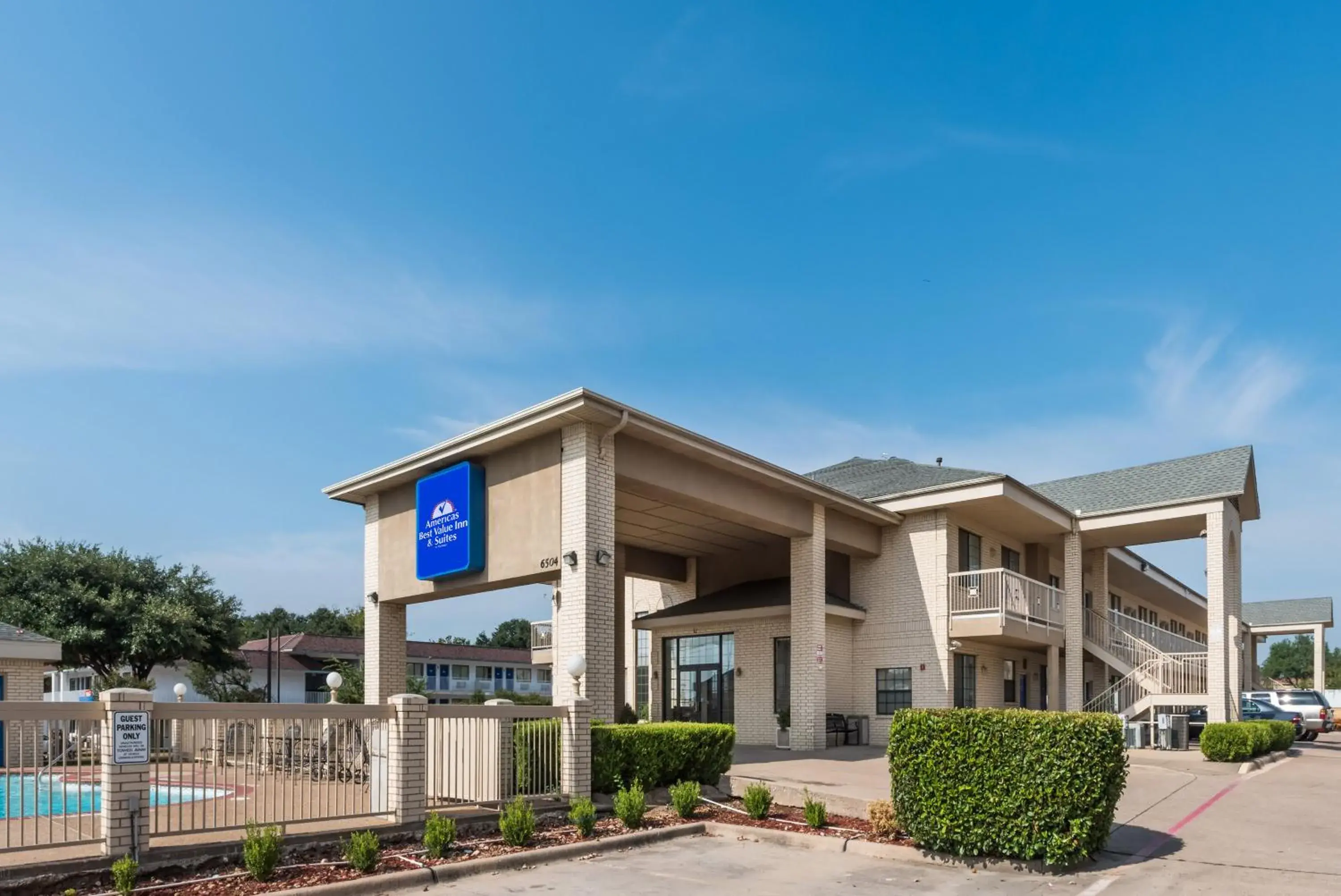 Facade/entrance, Property Building in Americas Best Value Inn & Suites Fort Worth South