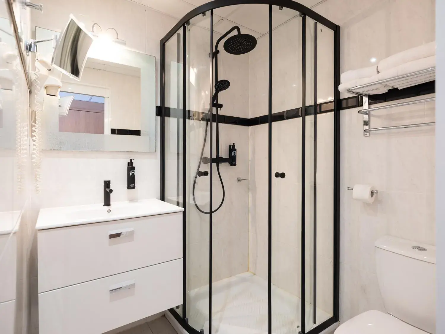 Shower, Bathroom in Hotel Revellata
