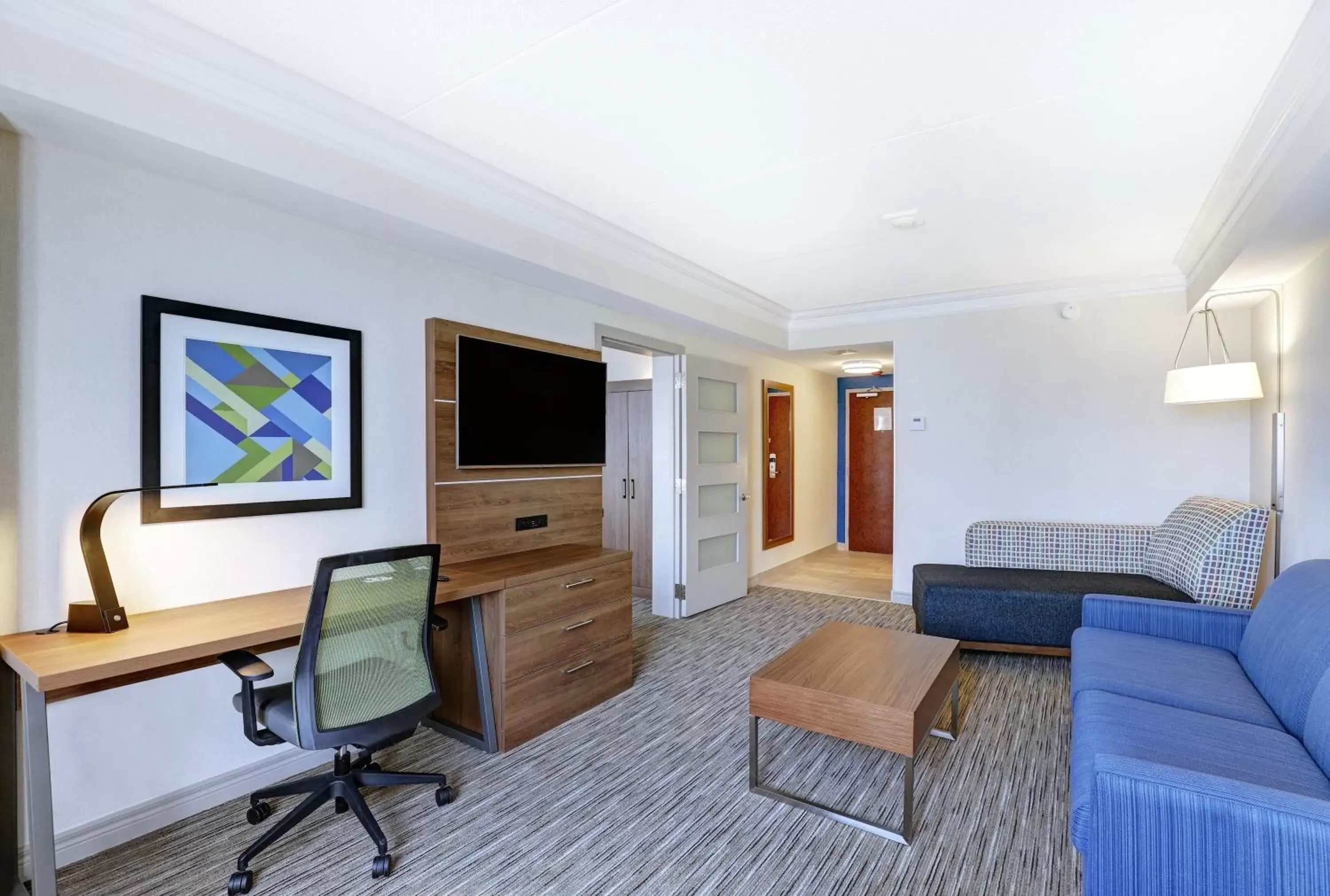 Photo of the whole room, Seating Area in Holiday Inn Express Whitby Oshawa, an IHG Hotel