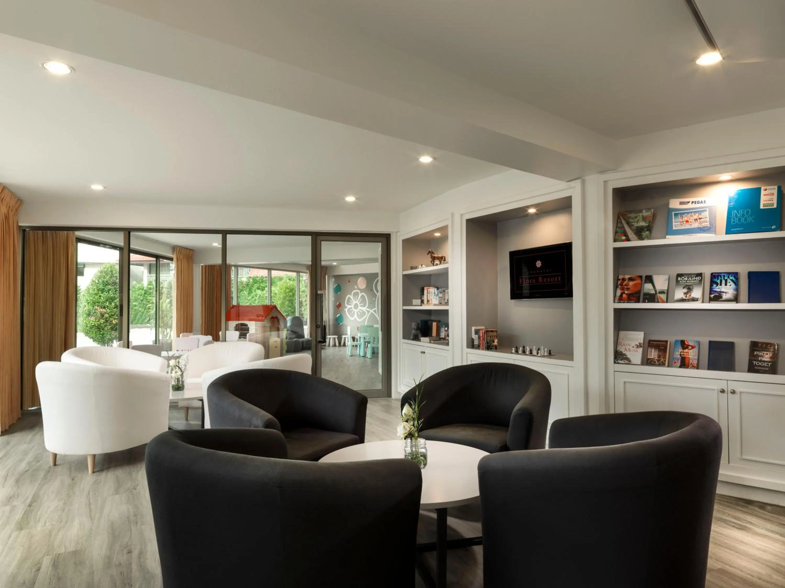 Lounge or bar in Chanalai Flora Resort, Kata Beach