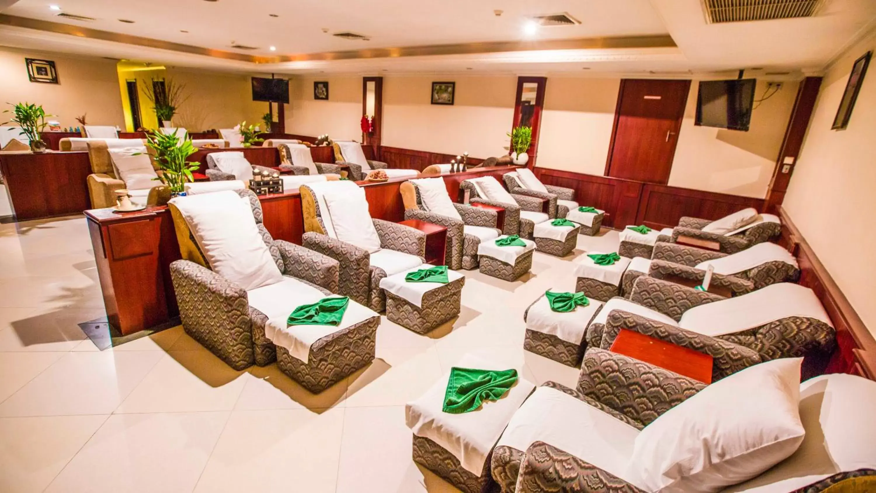 Massage, Banquet Facilities in Phnom Penh Hotel