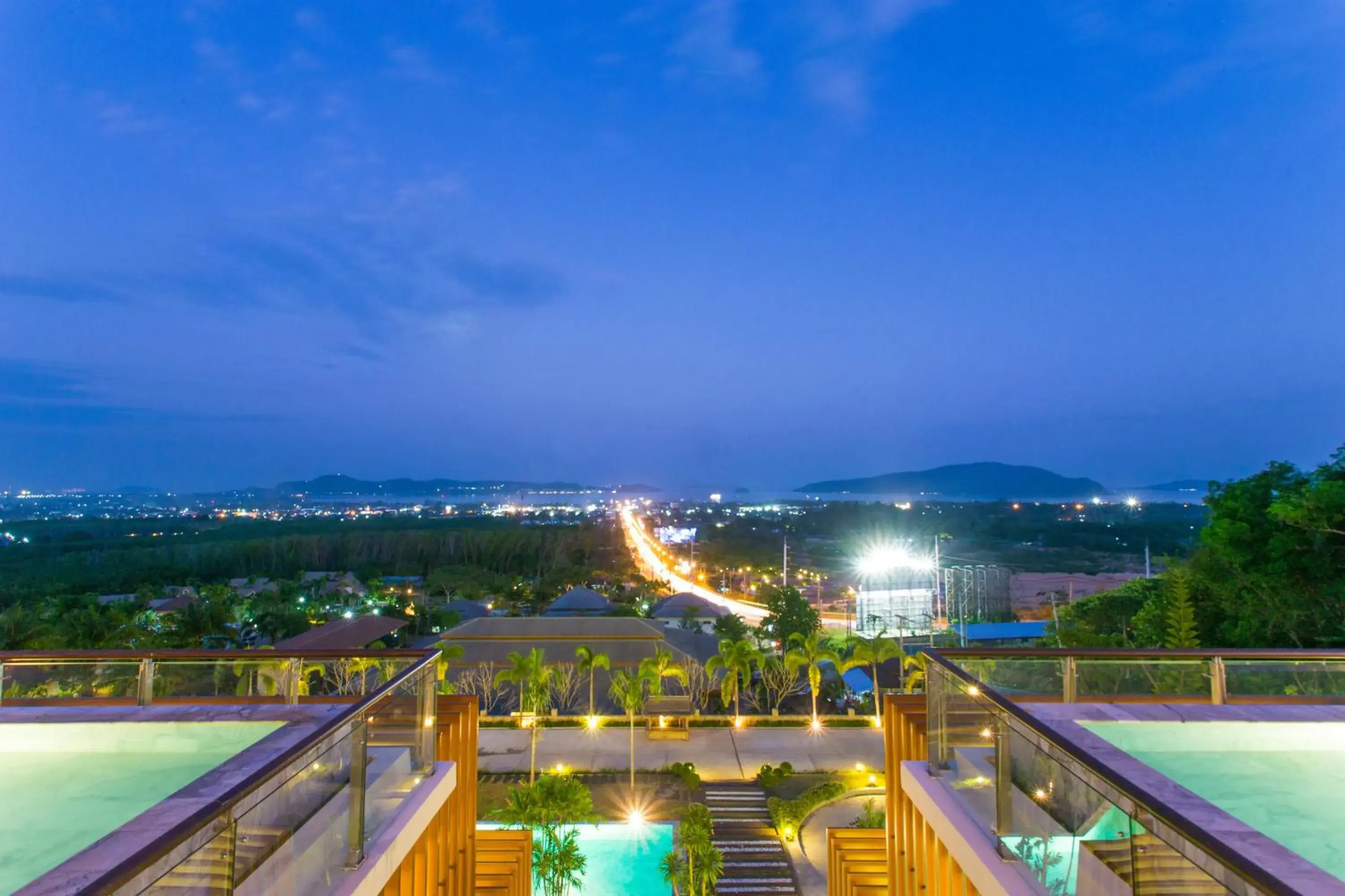 Facade/entrance in Chalong Chalet Resort Facade/entrance in Chalong Chalet Resort