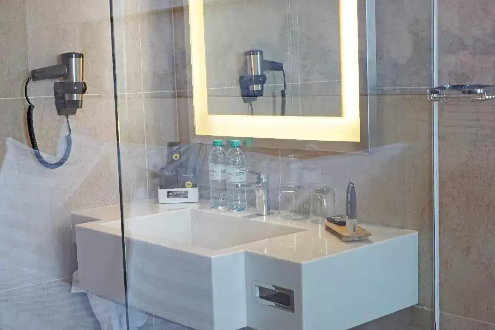 Bathroom in Novotel Samator Surabaya Timur