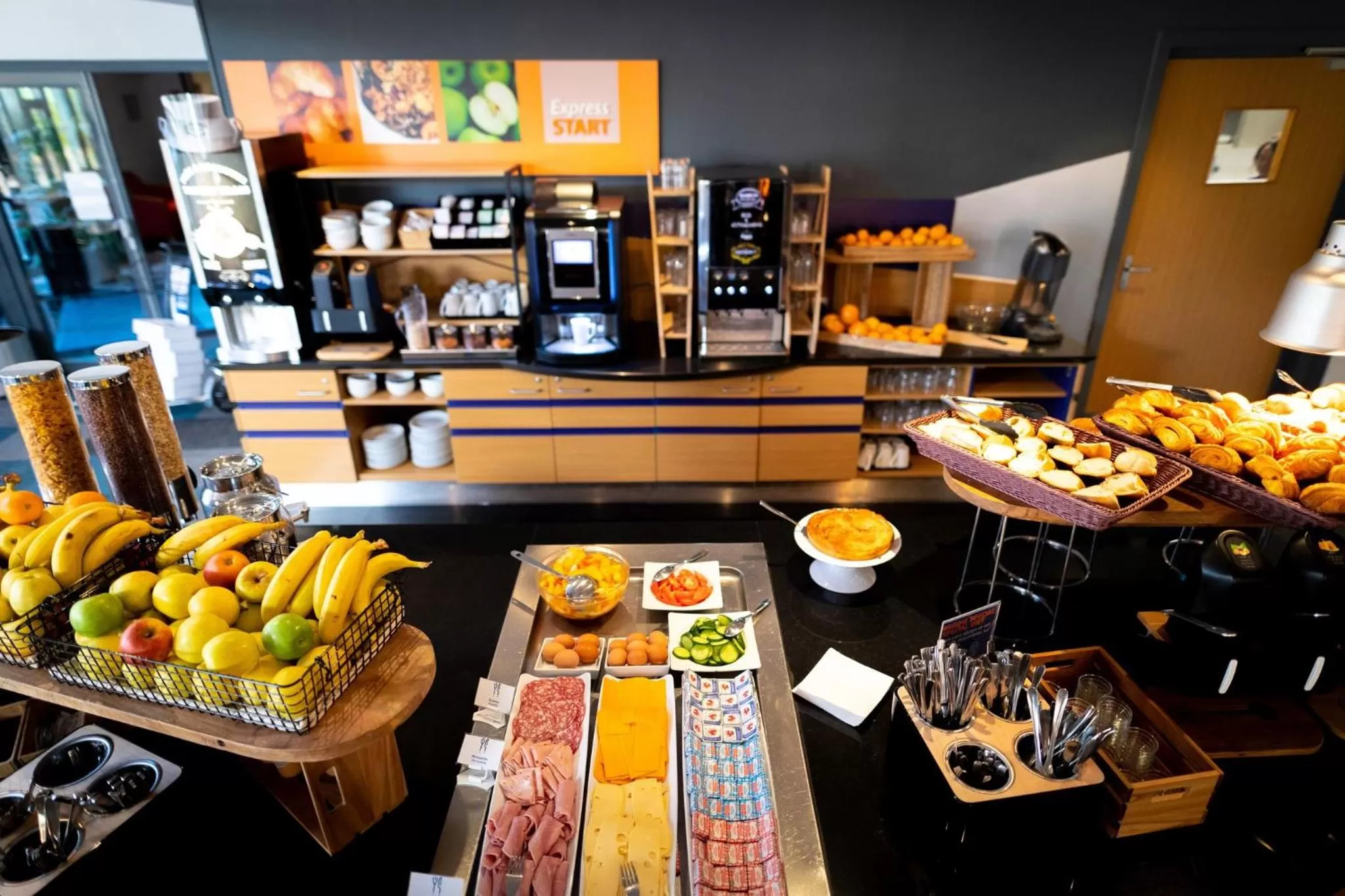 Breakfast in Holiday Inn Express Arras by IHG