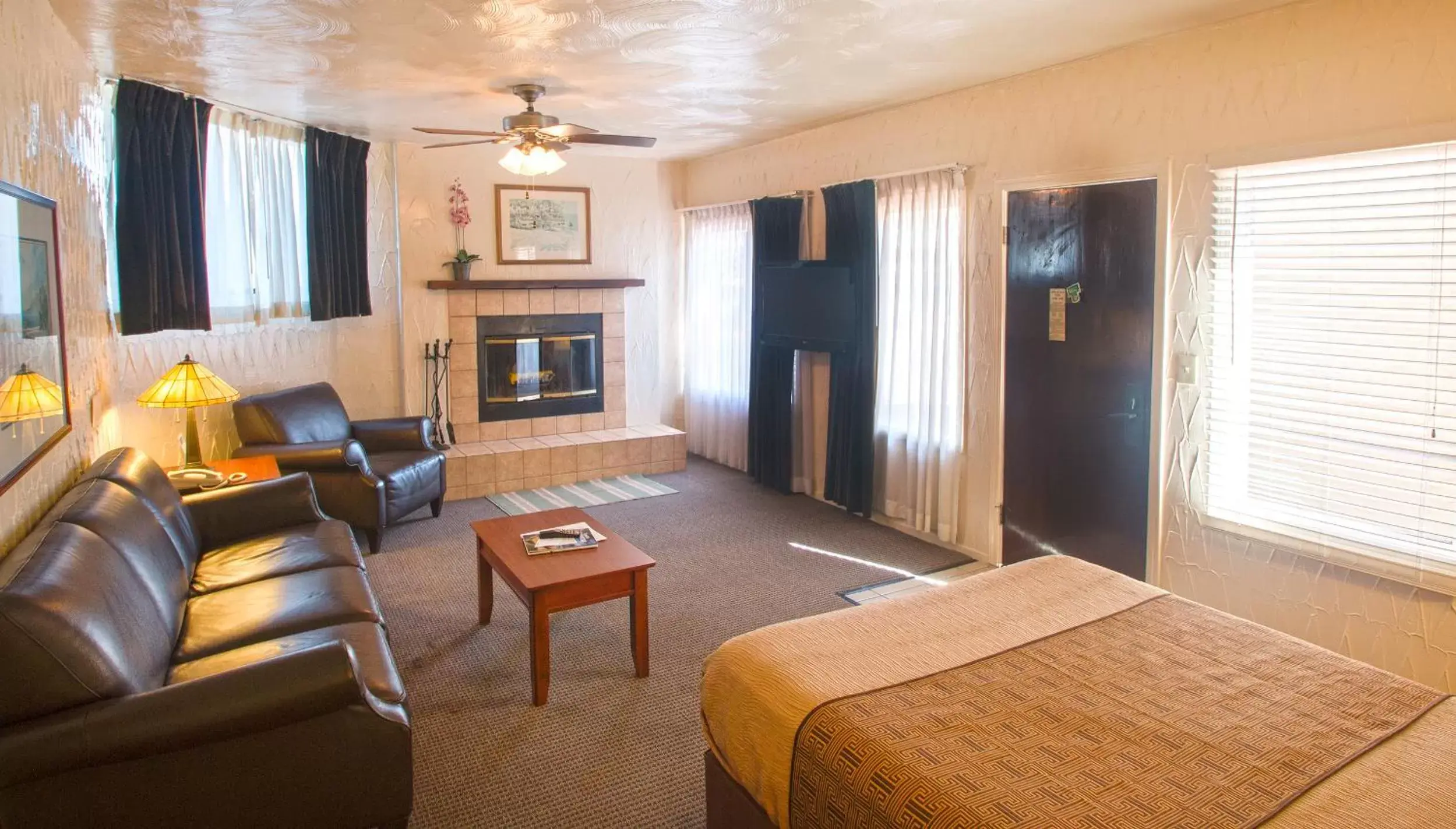 Living room in Capitola Venetian Hotel