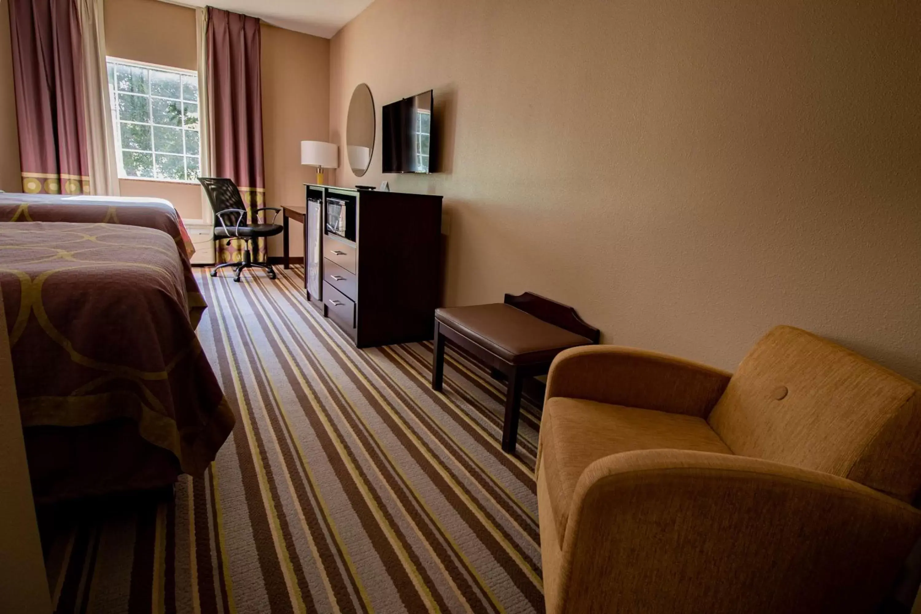 Photo of the whole room, Seating Area in SureStay Plus Hotel by Best Western Owasso Tulsa North