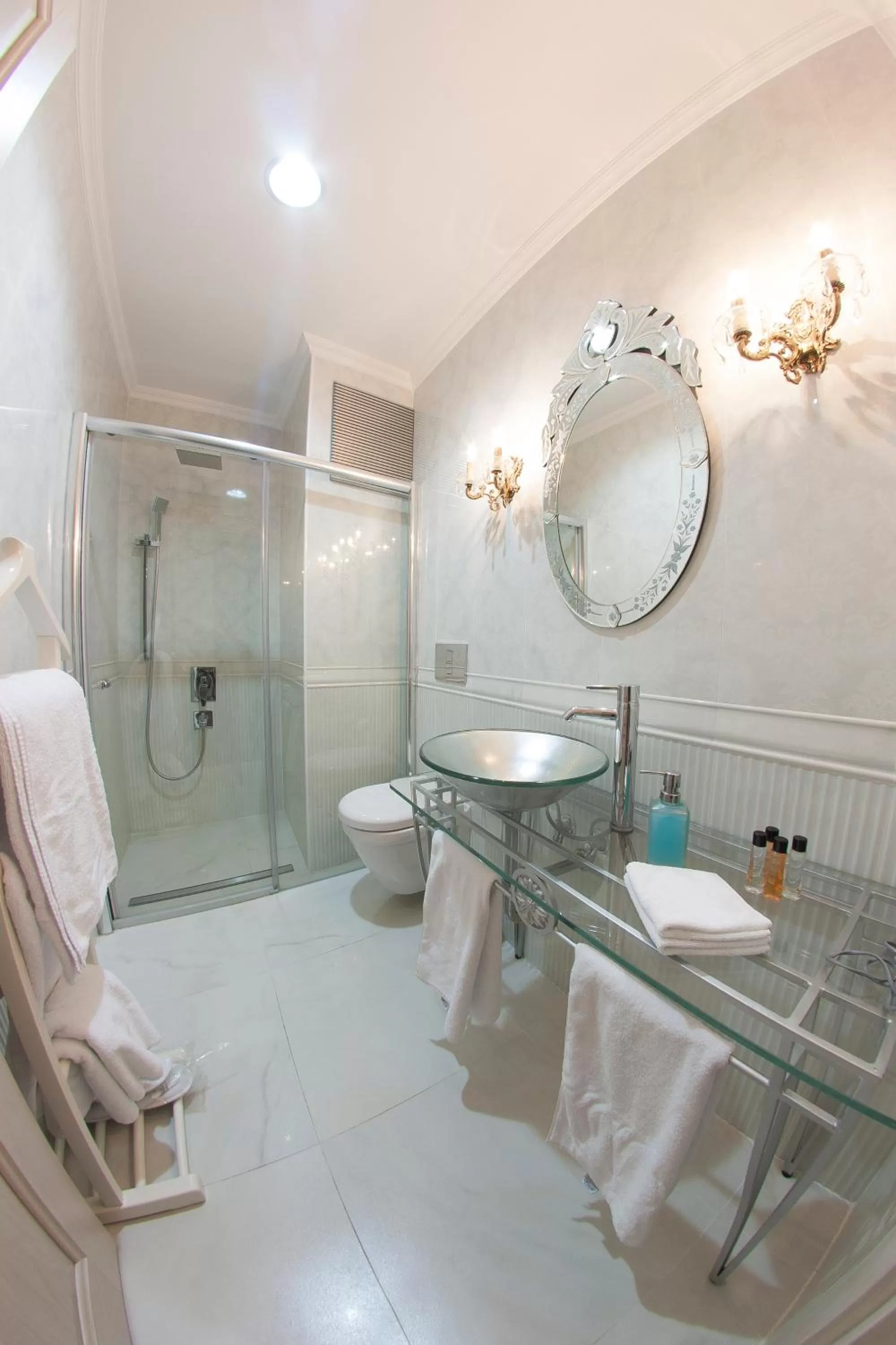 Bathroom in Villa Pera Suite Hotel