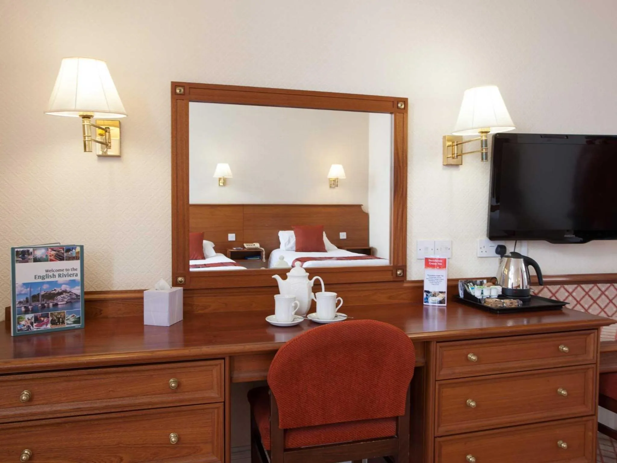 TV and multimedia in TLH Toorak Hotel - TLH Leisure, Entertainment and Spa Resort