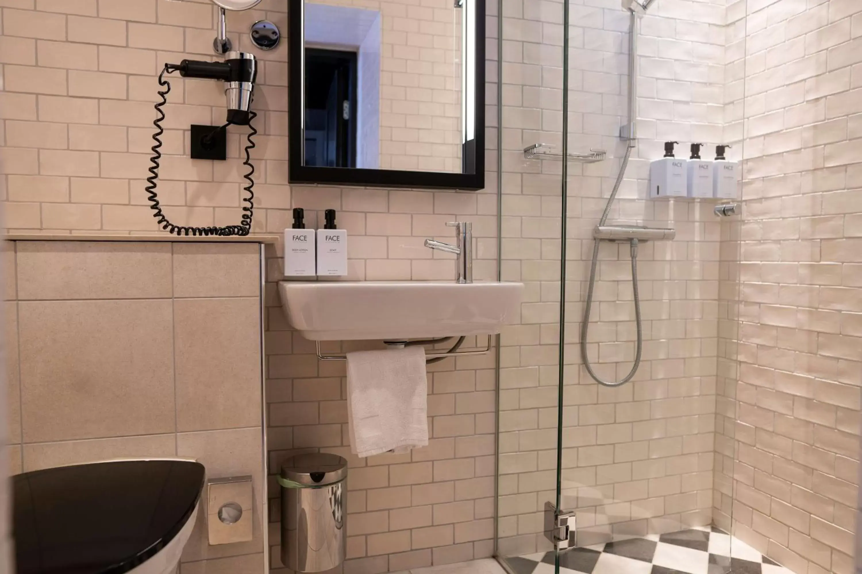 Bathroom in Scandic Grand Central