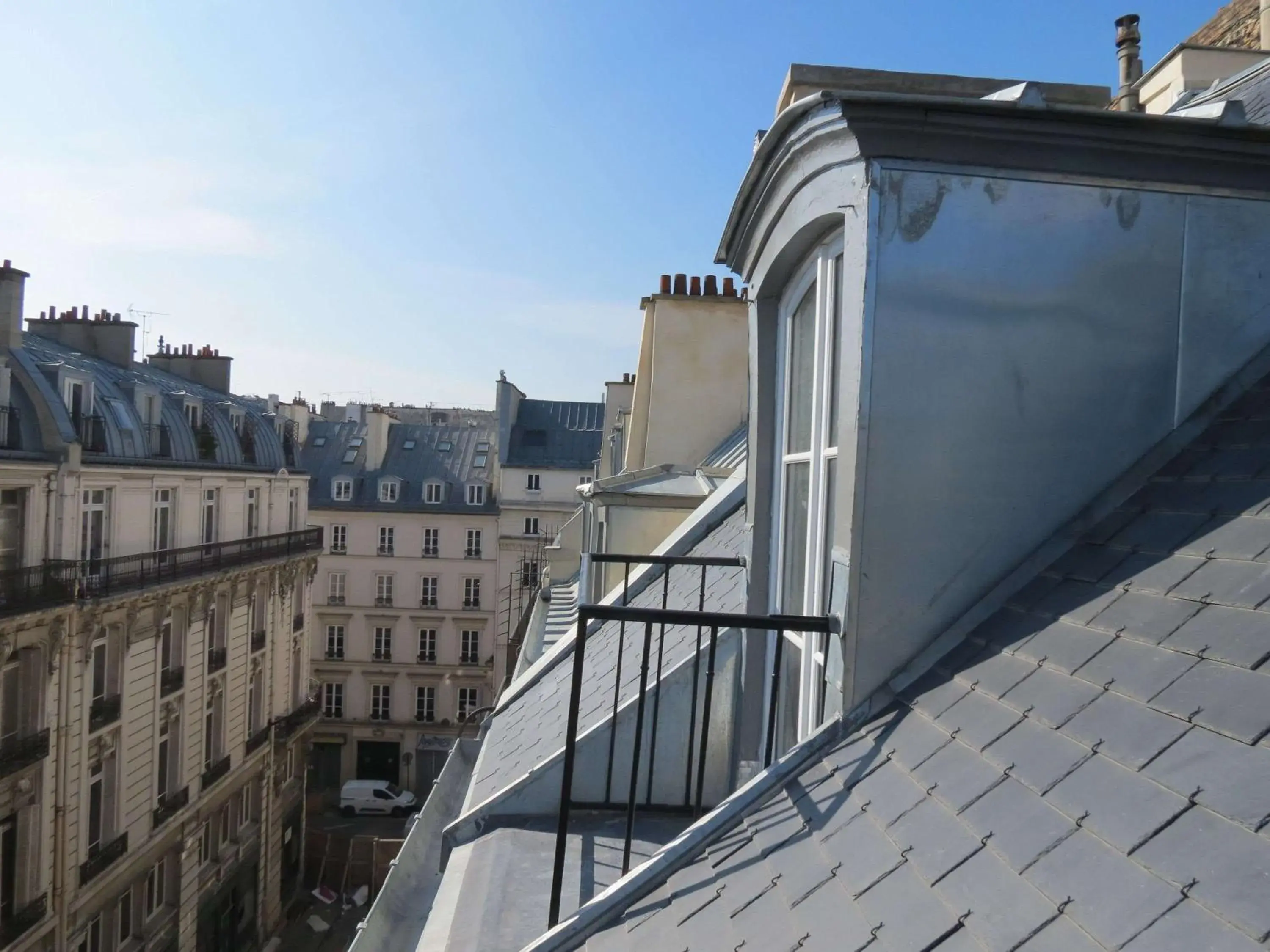 Photo of the whole room, Balcony/Terrace in ibis Styles Paris Opera Lafayette