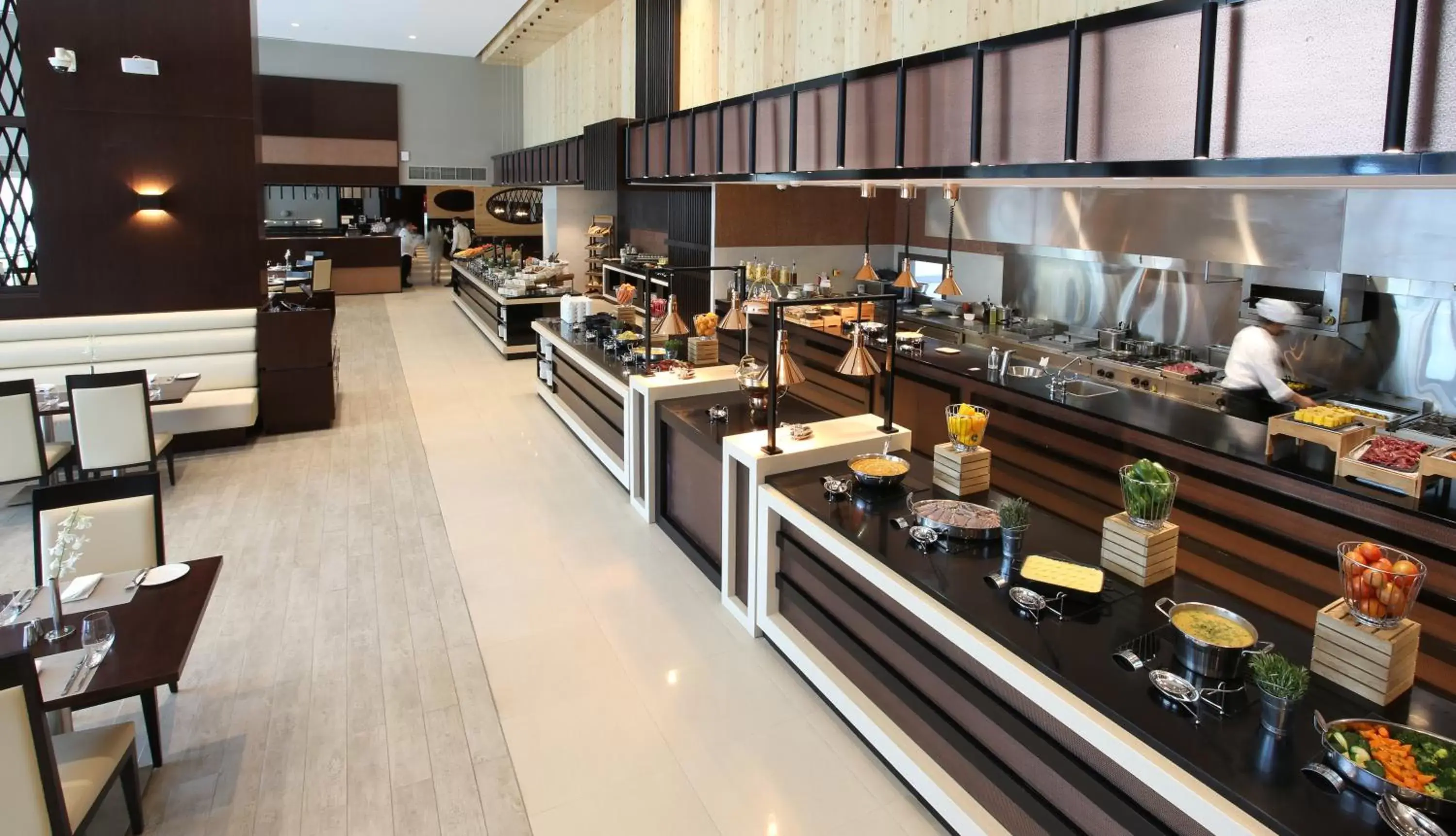 Restaurant/places to eat in Metropolitan Hotel Dubai