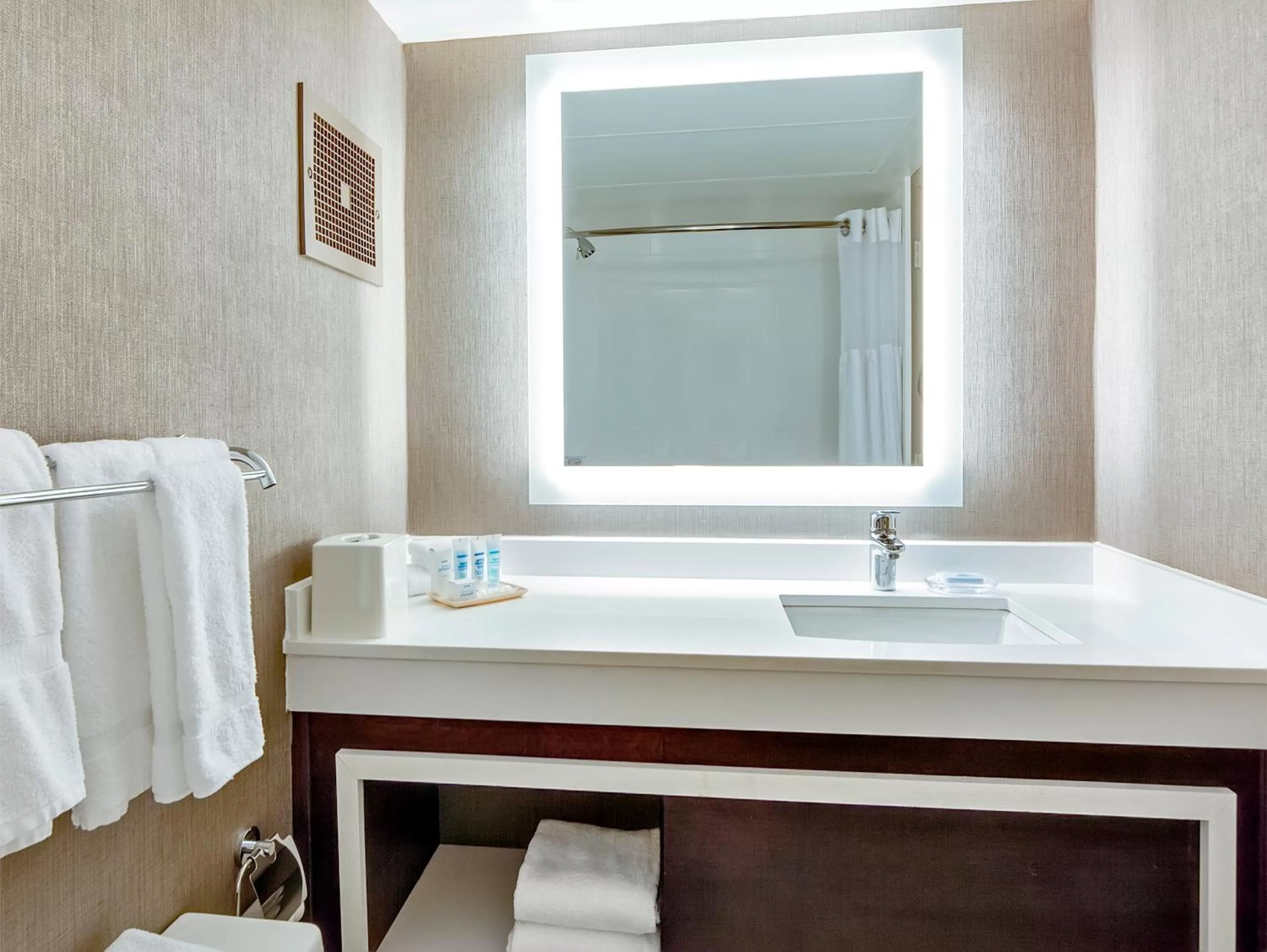 Bathroom in Sonesta Atlanta Northwest Galleria - Marietta