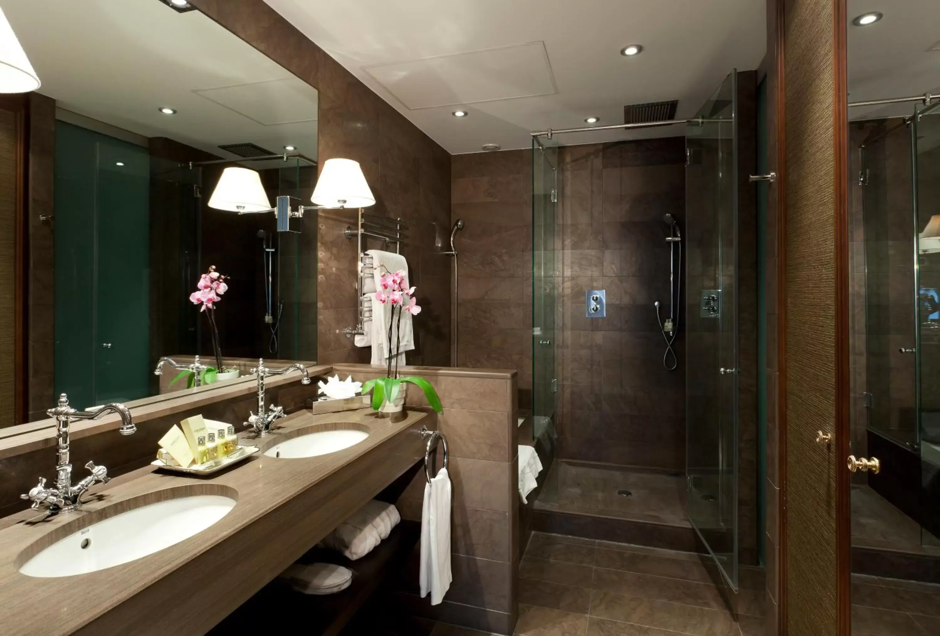 Bathroom in Hotel El Palace Barcelona