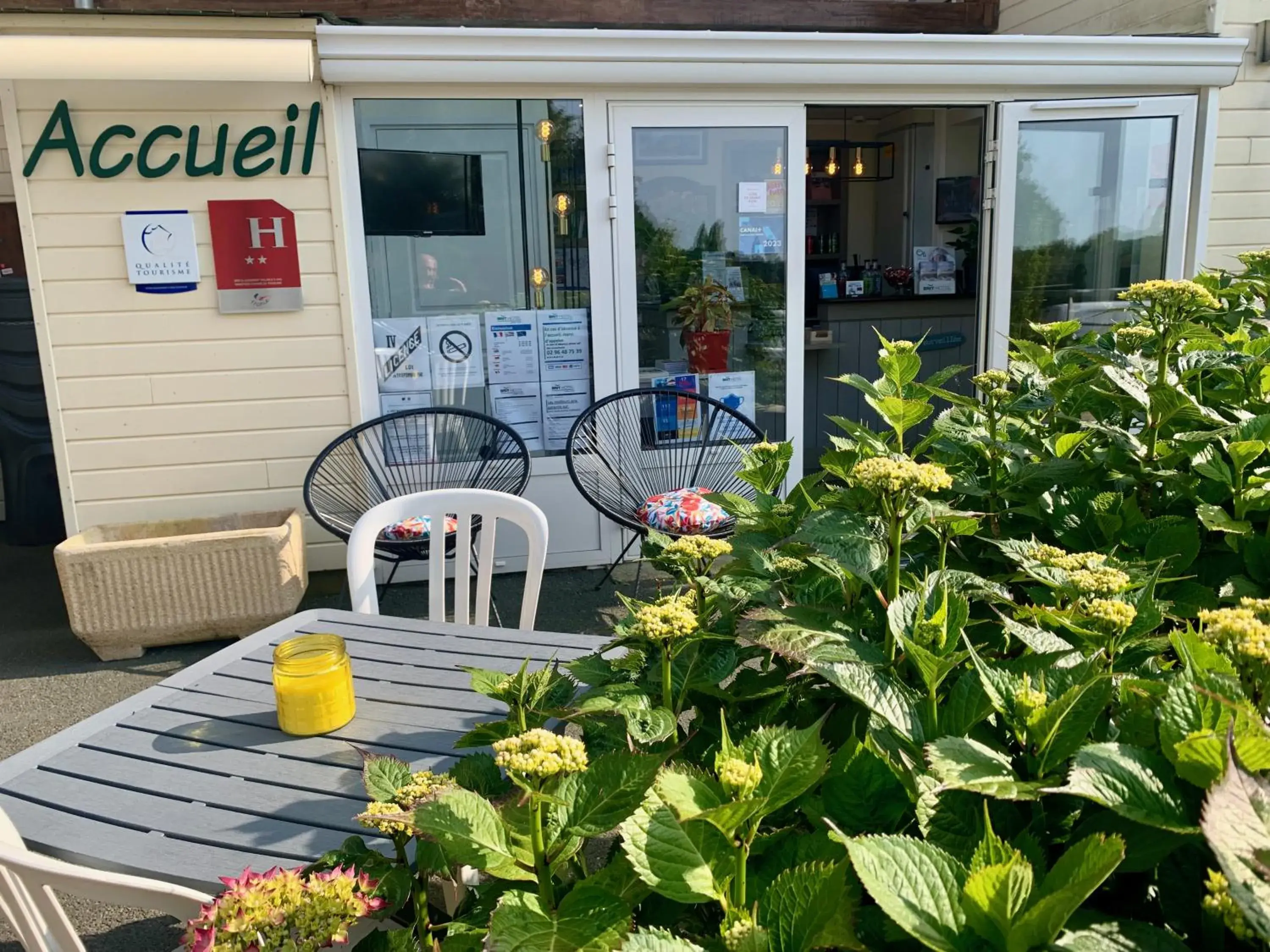 Patio in BRIT HOTEL Lannion Perros