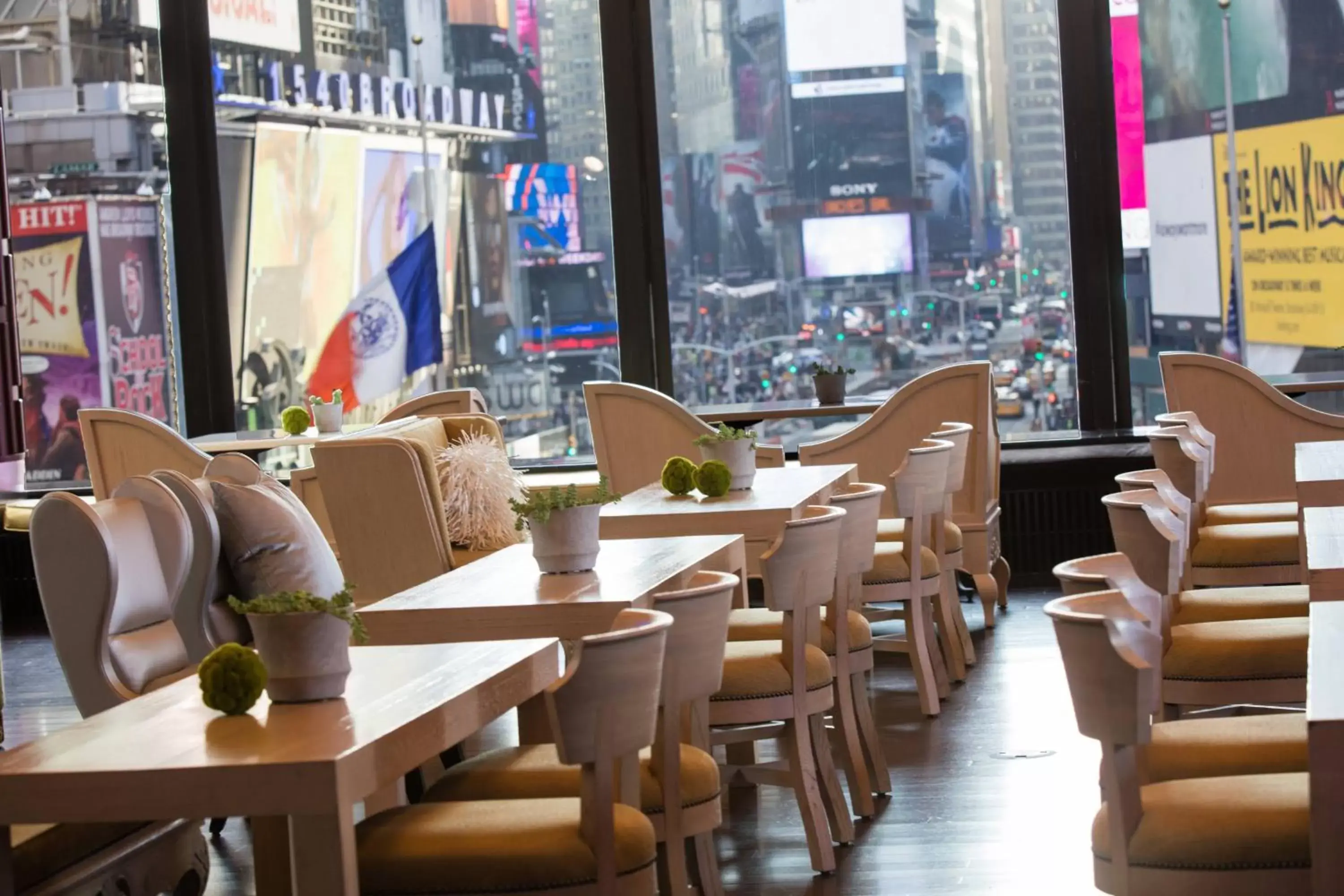 Lounge or bar, Restaurant/Places to Eat in Renaissance New York Times Square Hotel