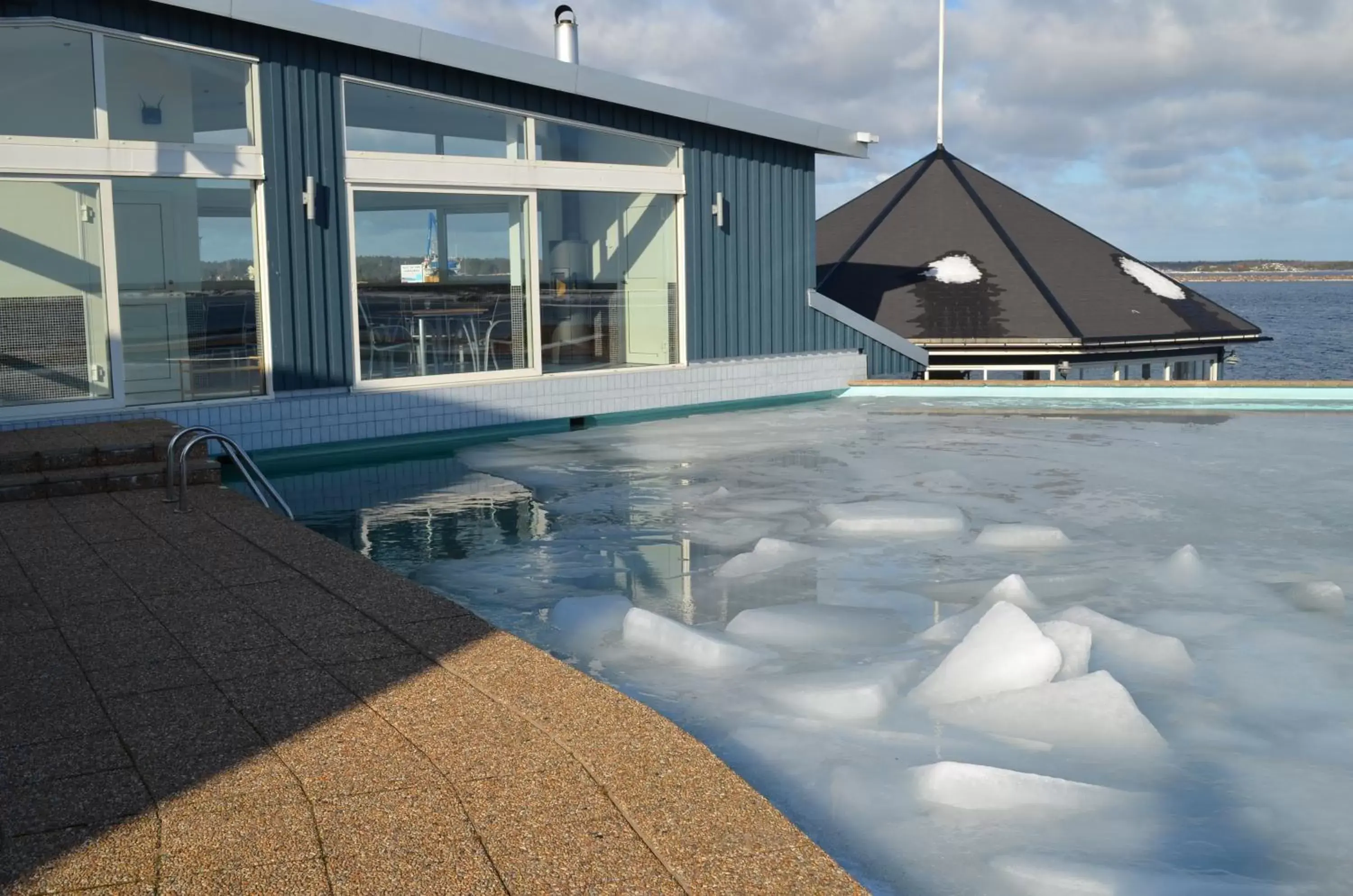 Facade/entrance, Swimming Pool in Best Western Hotel Corallen