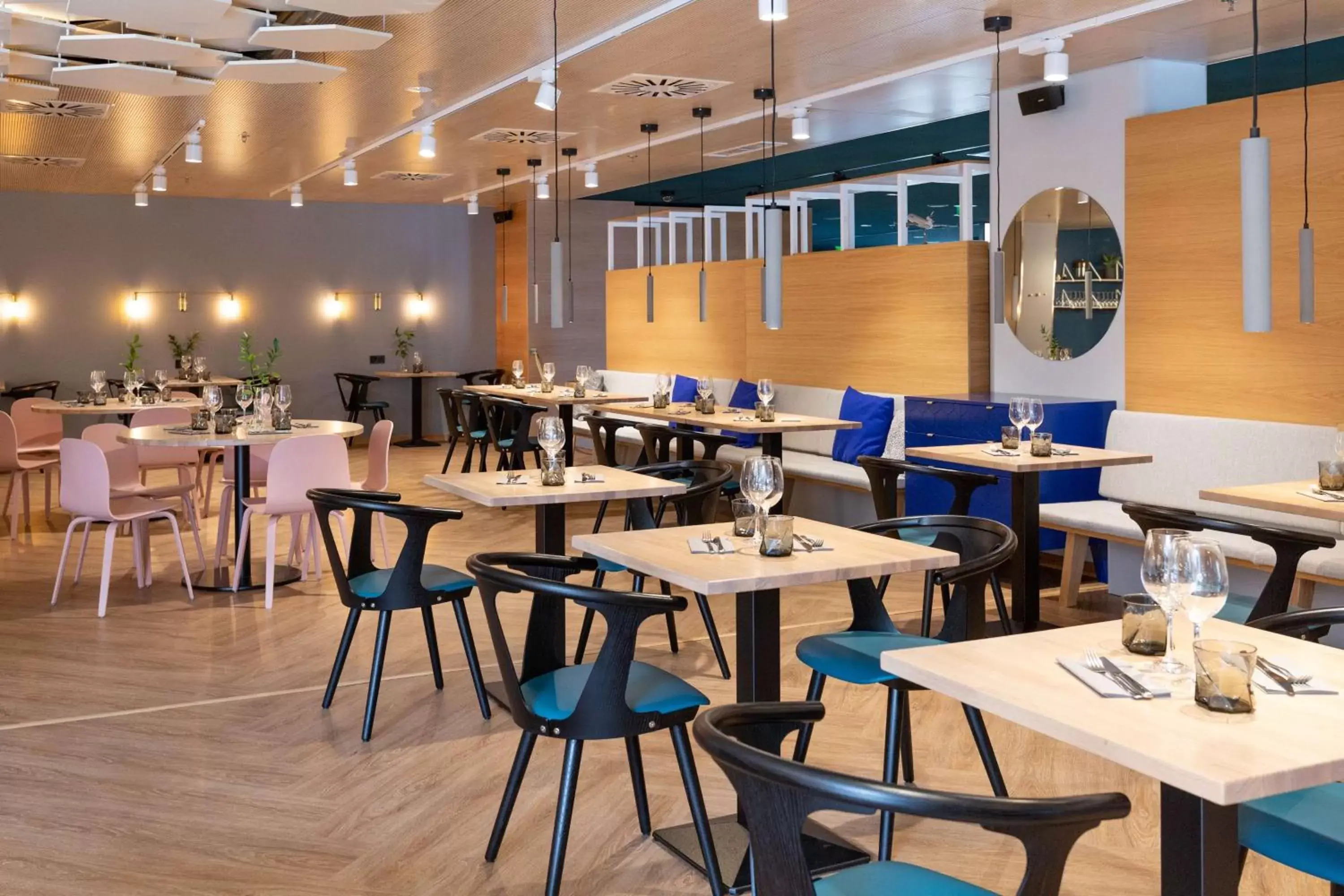 Restaurant/Places to Eat in Scandic Helsinki Aviacongress