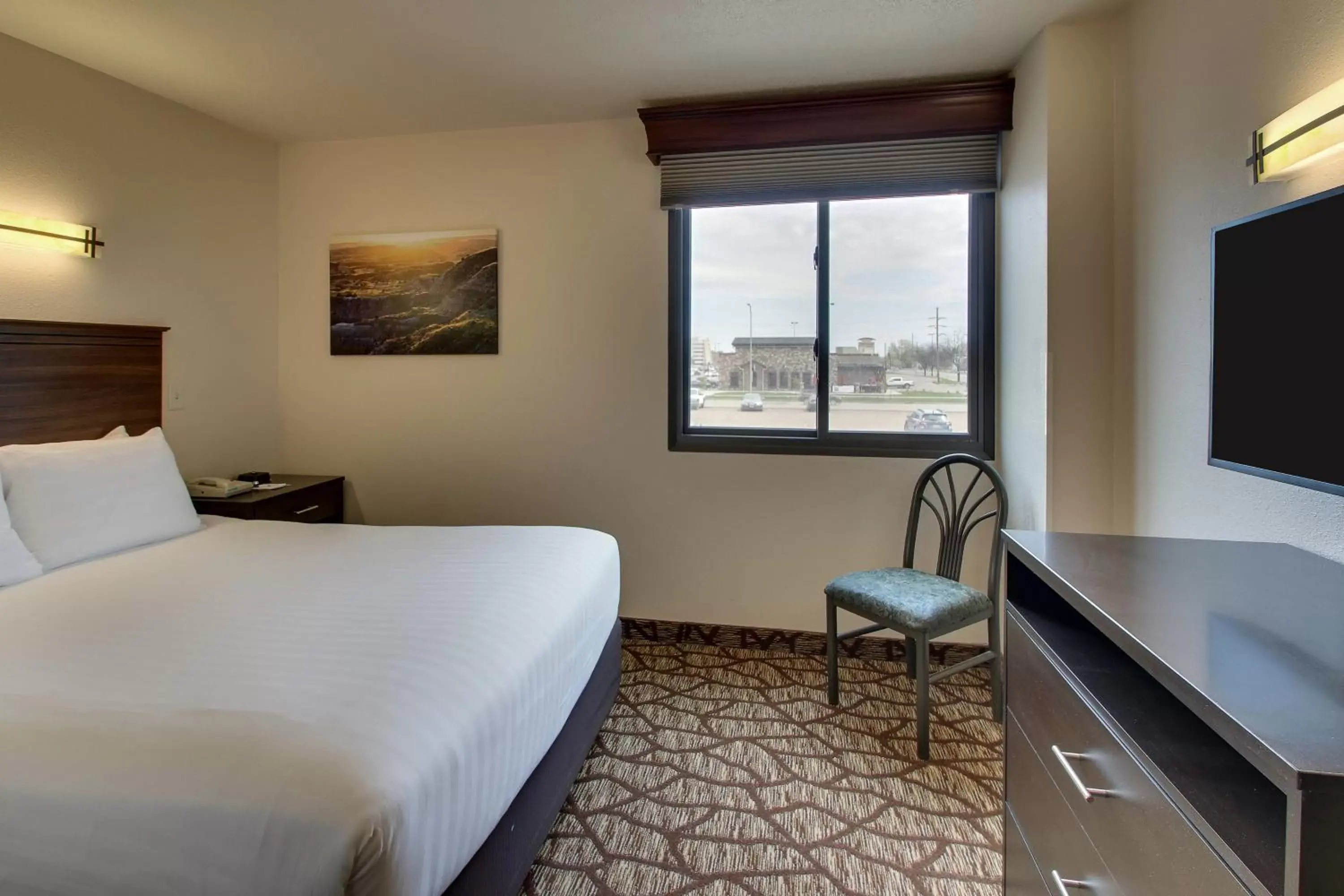 Bed in EverSpring Inn & Suites