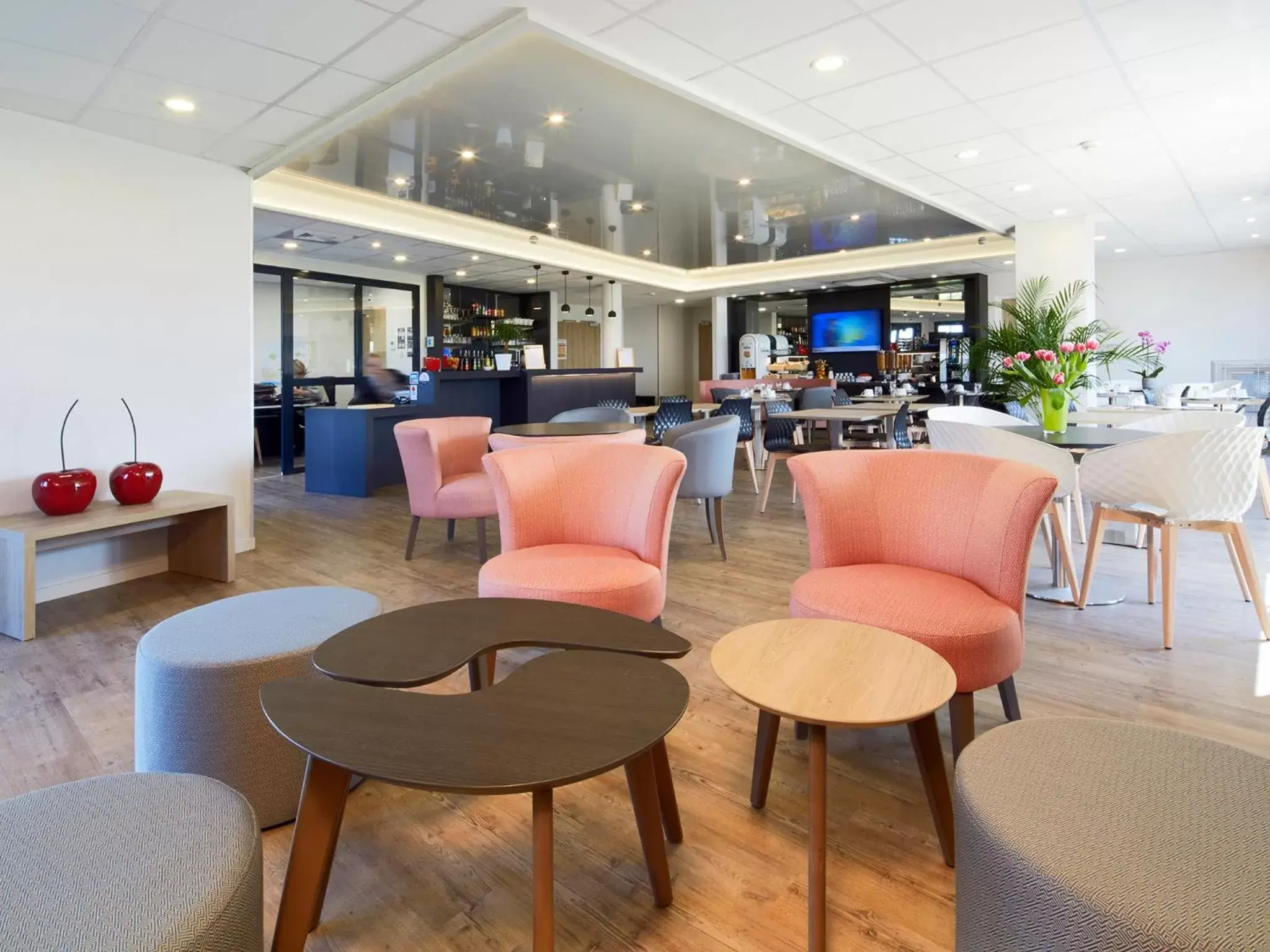 Lobby or reception, Lounge/Bar in Kyriad Prestige Residence Cabourg-Dives-sur-Mer