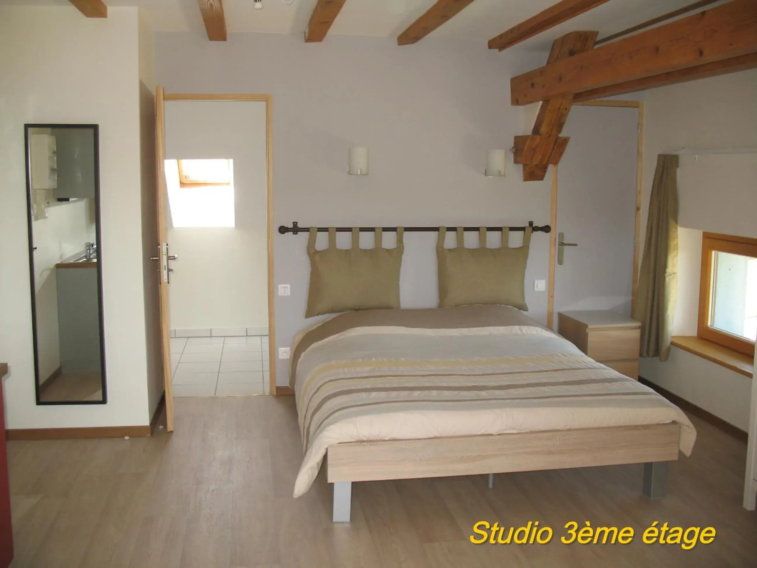 Bed in Les Terrasses du Lac Blanc - Studios & Appartements