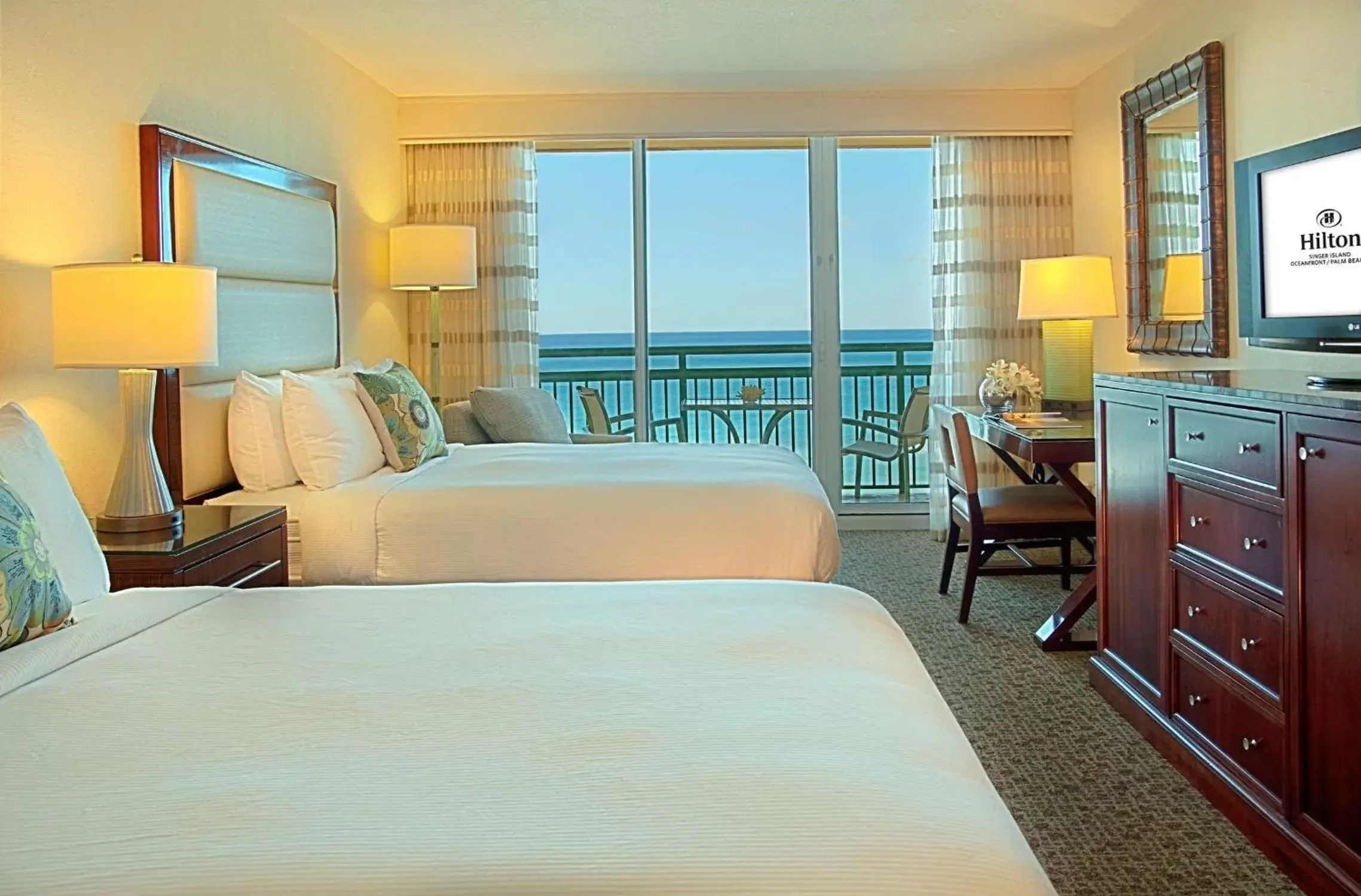 Bed in Hilton Singer Island Oceanfront Palm Beaches Resort