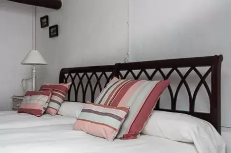 Photo of the whole room, Bed in Olmitos 3 Hotel boutique, Casa-Palacio