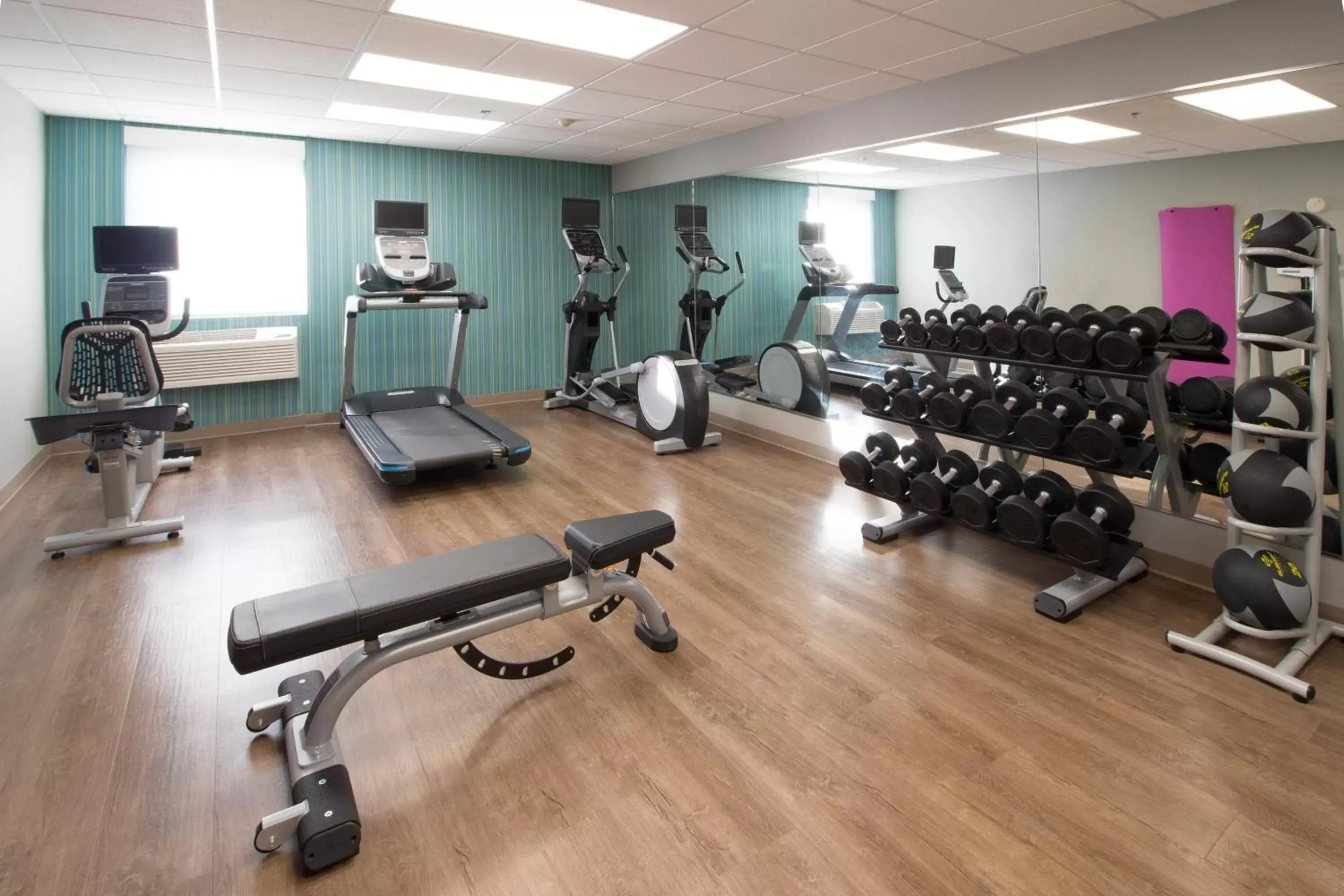 Fitness centre/facilities, Fitness Center/Facilities in Holiday Inn Express & Suites - Worthington, an IHG Hotel