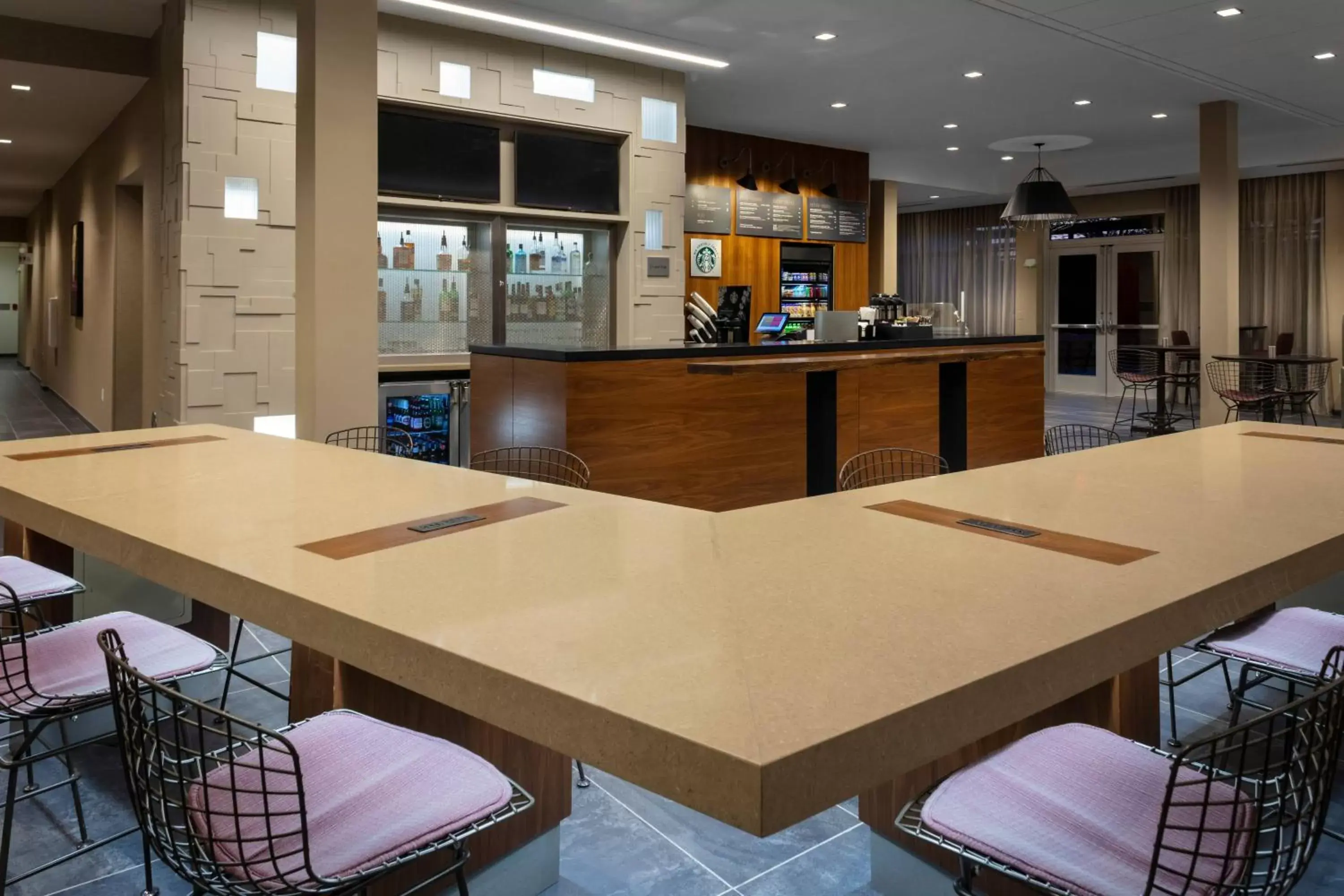 Restaurant/places to eat in Courtyard by Marriott Indianapolis West-Speedway