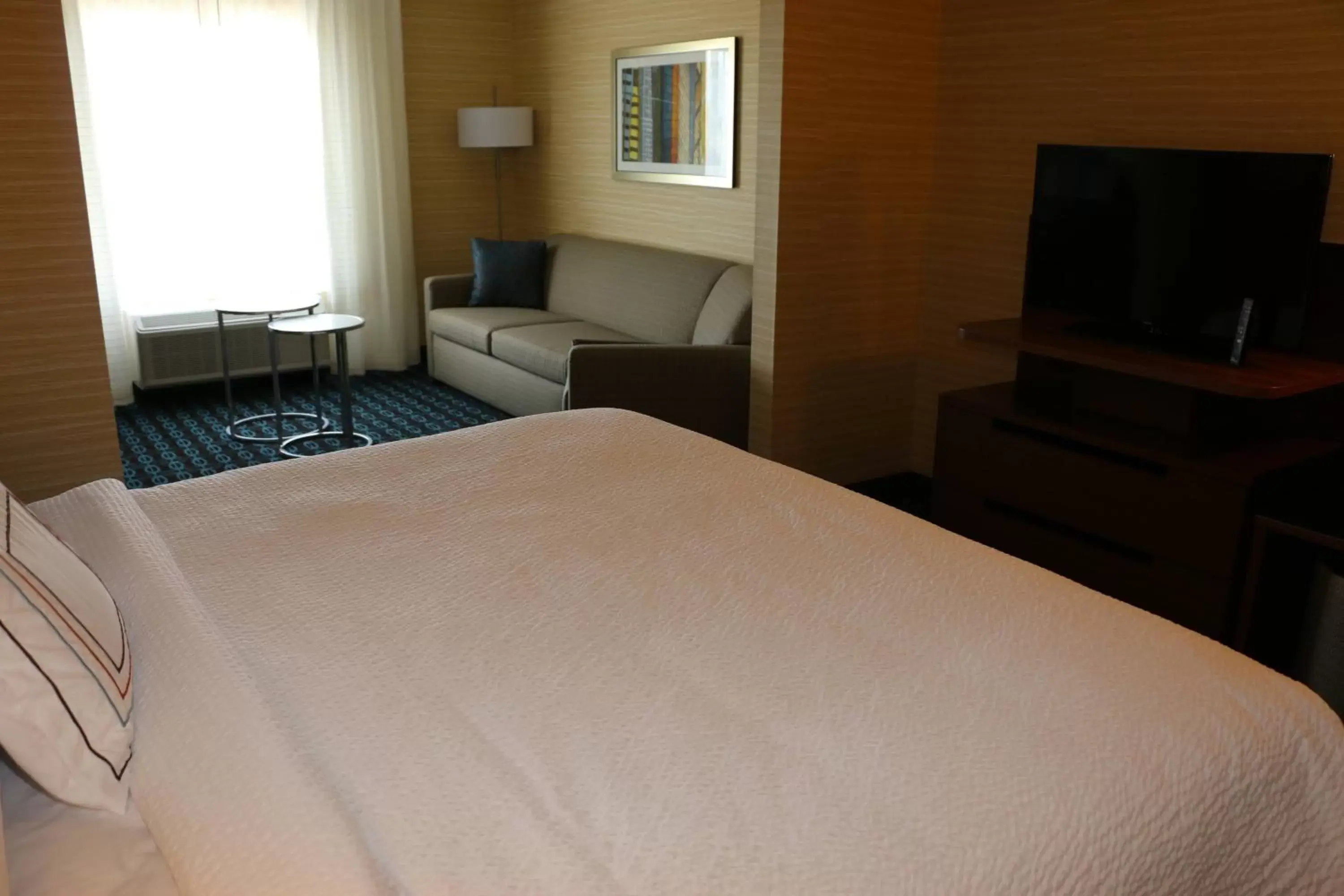 Photo of the whole room, Bed in Fairfield Inn & Suites by Marriott Bowling Green