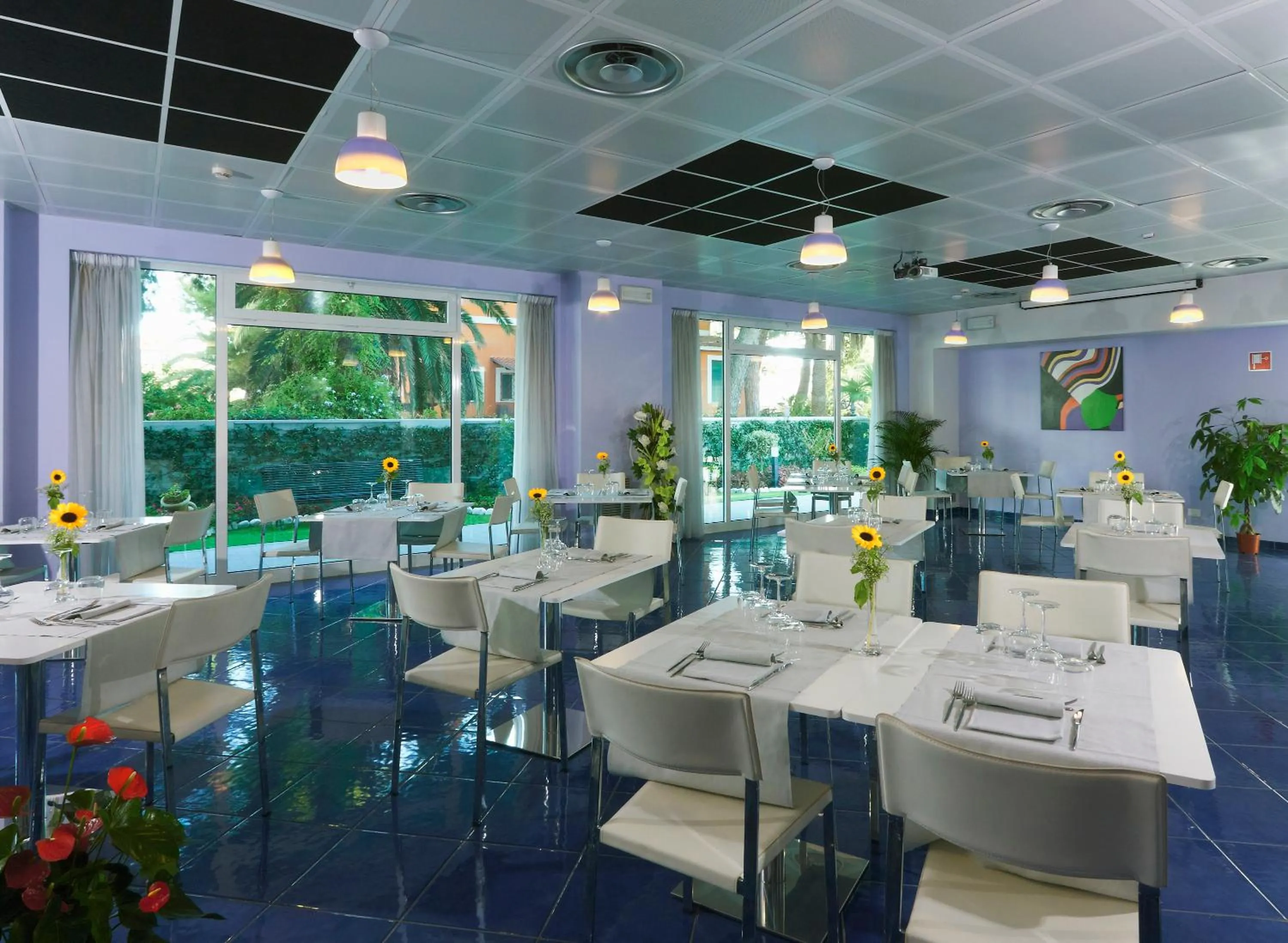 Restaurant/places to eat in Aurea Hotel