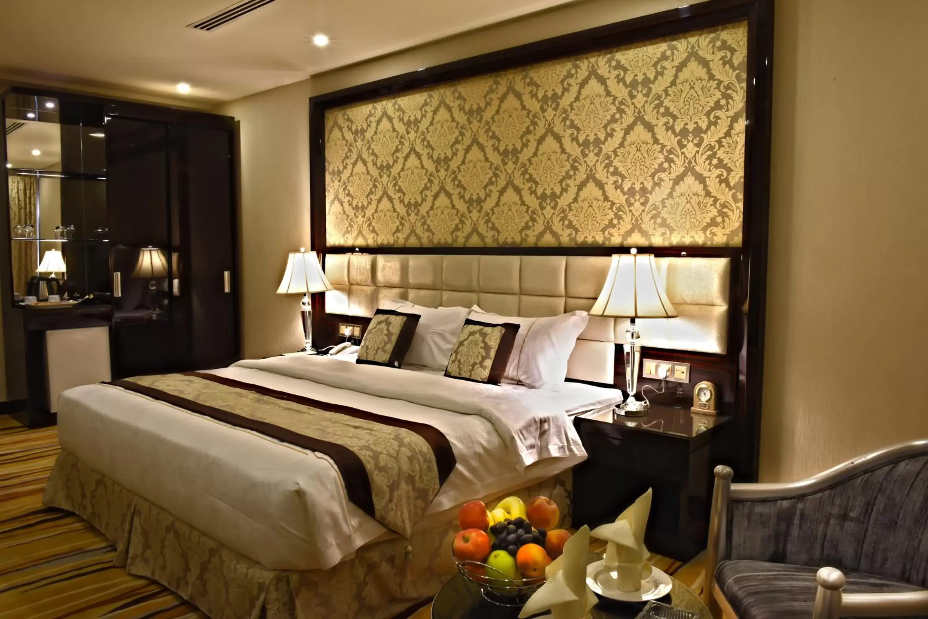Bedroom, Bed in Garden Plaza Hotel